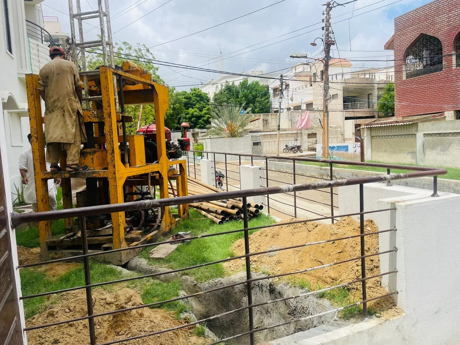 Moazzma Hunain Foundation builds a water well for V Care Welfare Social Society in Karachi, Pakistan for clean filter water for senior citizens battling terminal illnesses.