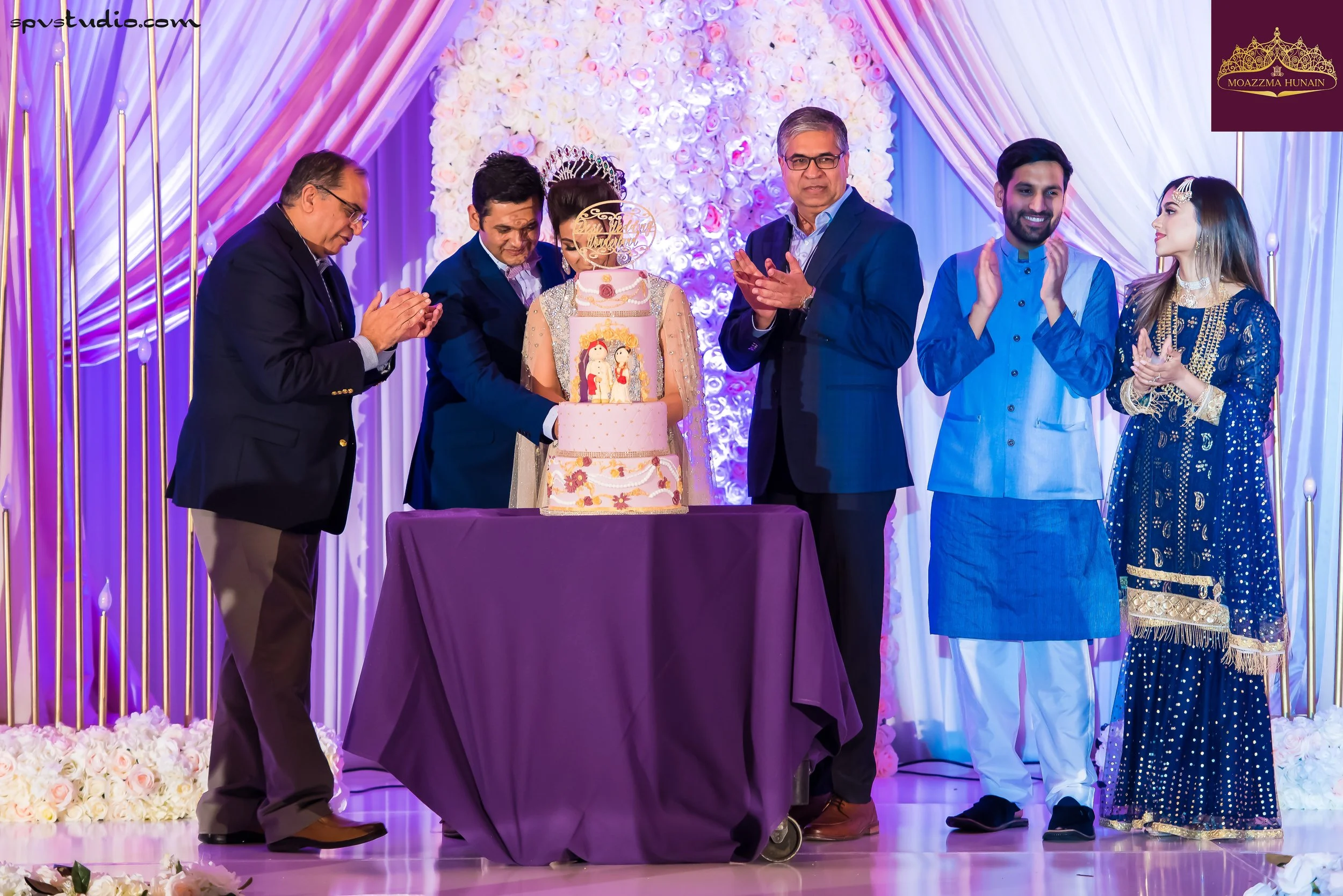Moazzma Hunain along with her owners of Mai Colachi Restaurant in Dallas, and Zaid AliT and Yumnah AliT cut the cake at the show Desi Wedding Wonderland, organized by Moazzma Hunain Entertainment in 2019