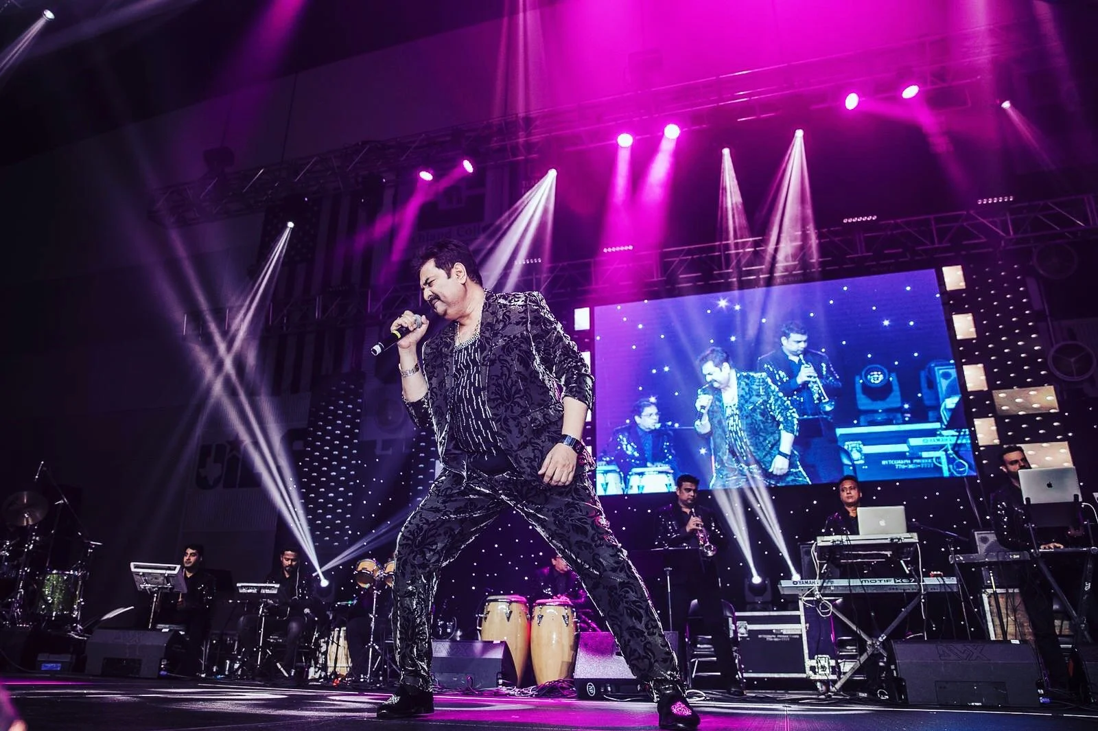 Kumar Sanu Performing in Dallas, TX- Event Organizer: Moazzma Hunain Entertainment.