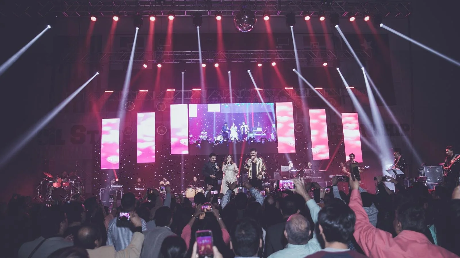 Moazzma Hunain Entertainment presents Throwback 90s concert in Dallas, TX USA with Kumar Sanu, Udit Narayan, and Alka Yagnik