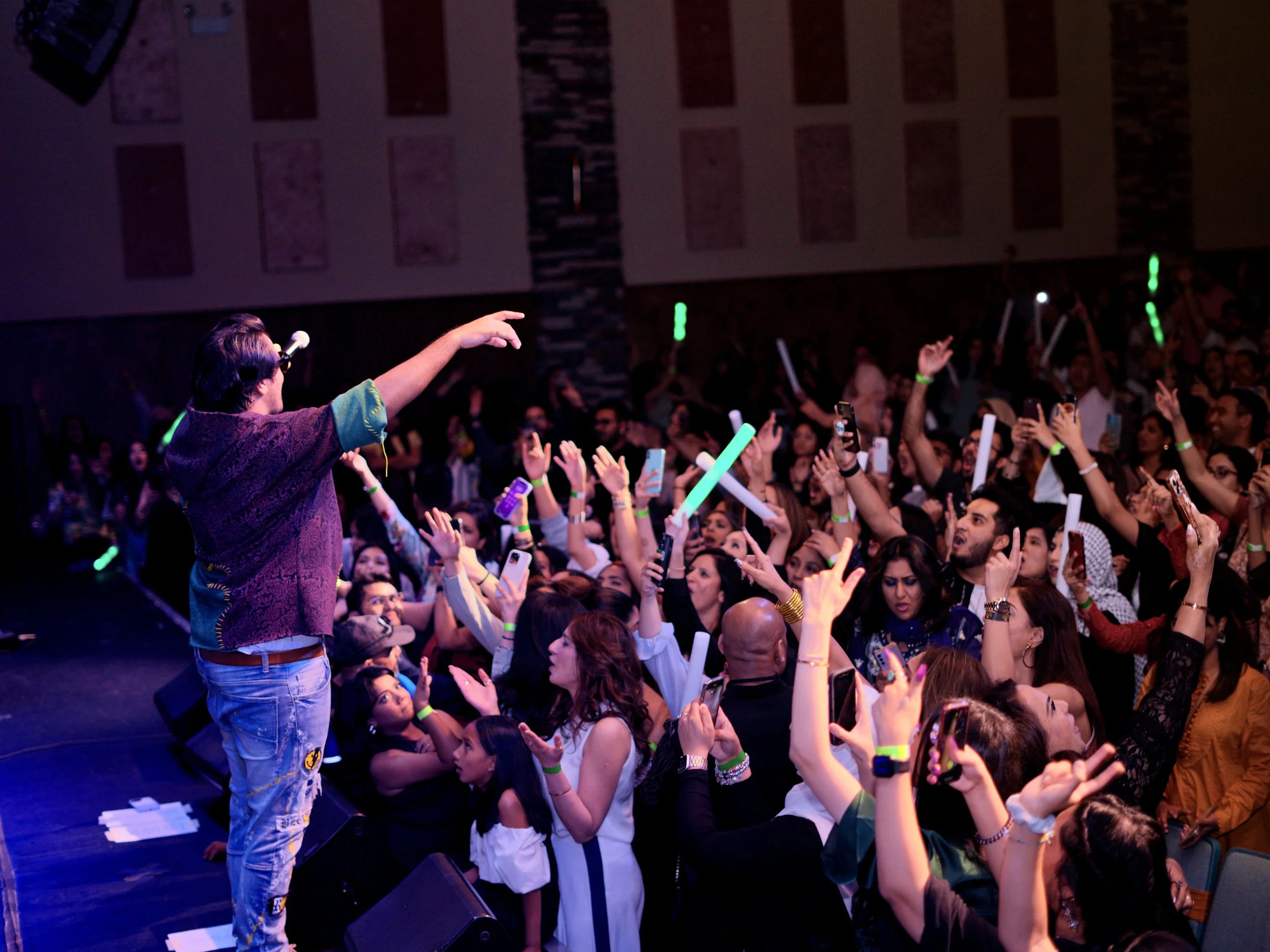  The After Eid Mega Musical show organized by Moazzma Hunain Entertainment in Dallas, TX with Asim Azhar & Coke Studio Musicians LIVE.