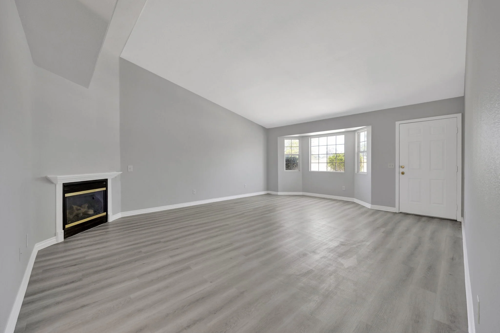 5-web-or-mls-20260611-01-436505thStELancasterCA-001.jpg