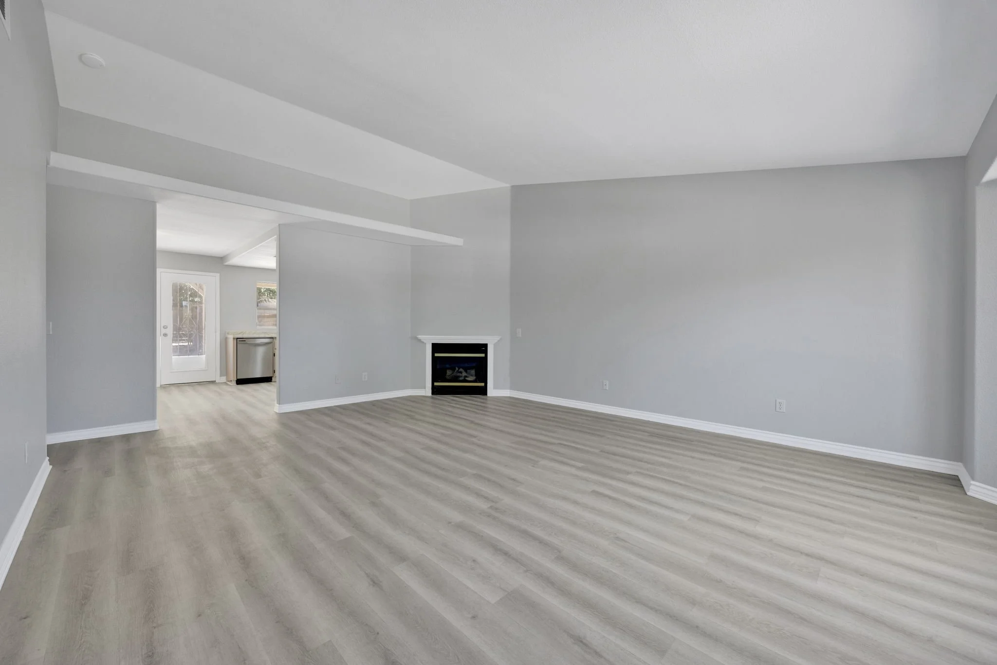 6-web-or-mls-20260611-01-436505thStELancasterCA-002.jpg
