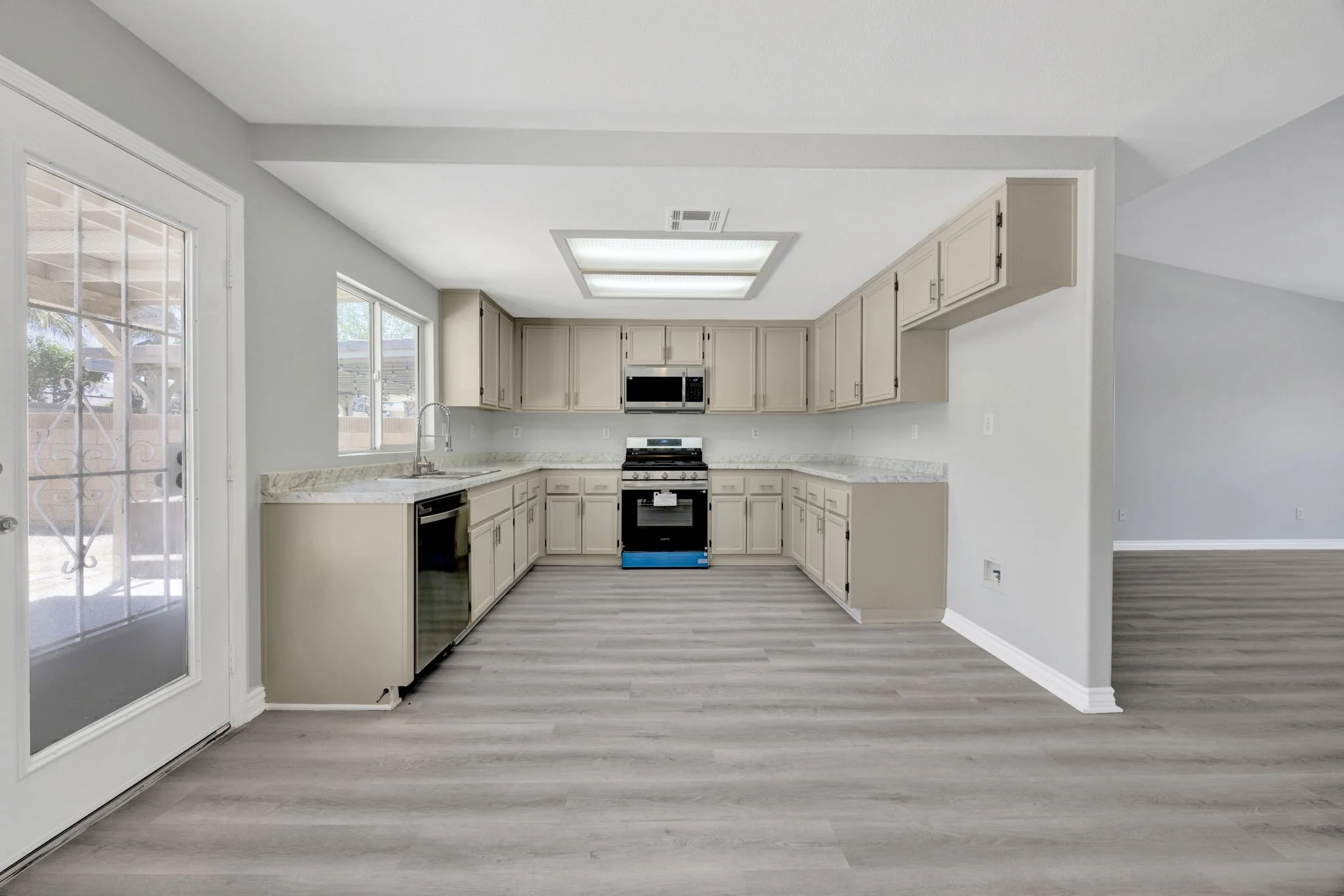 9-web-or-mls-20260611-01-436505thStELancasterCA-005.jpg