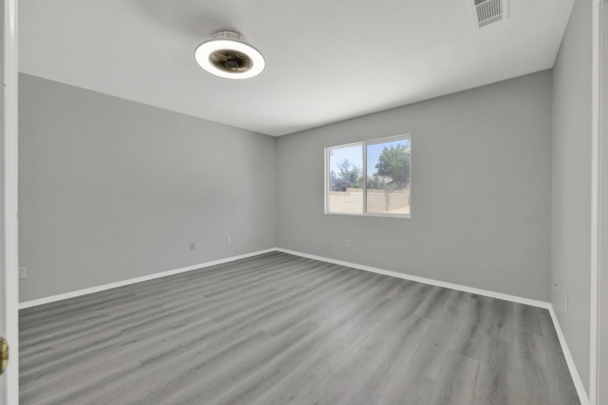 16-web-or-mls-20260611-01-436505thStELancasterCA-012.jpg