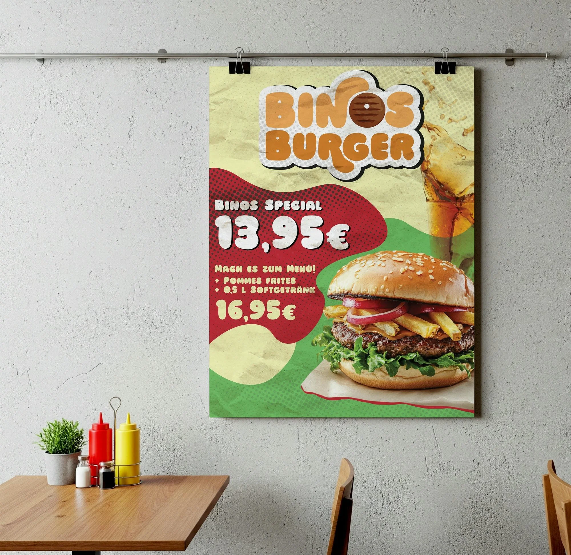 Werbung für Binos Burger mit einem Bild eines Hamburgers und Preisen auf einem Poster an einer weißen Wand, neben einem Holztisch mit Ketchup, Senf und Mayonnaise Flaschen sowie einer kleinen Pflanze.