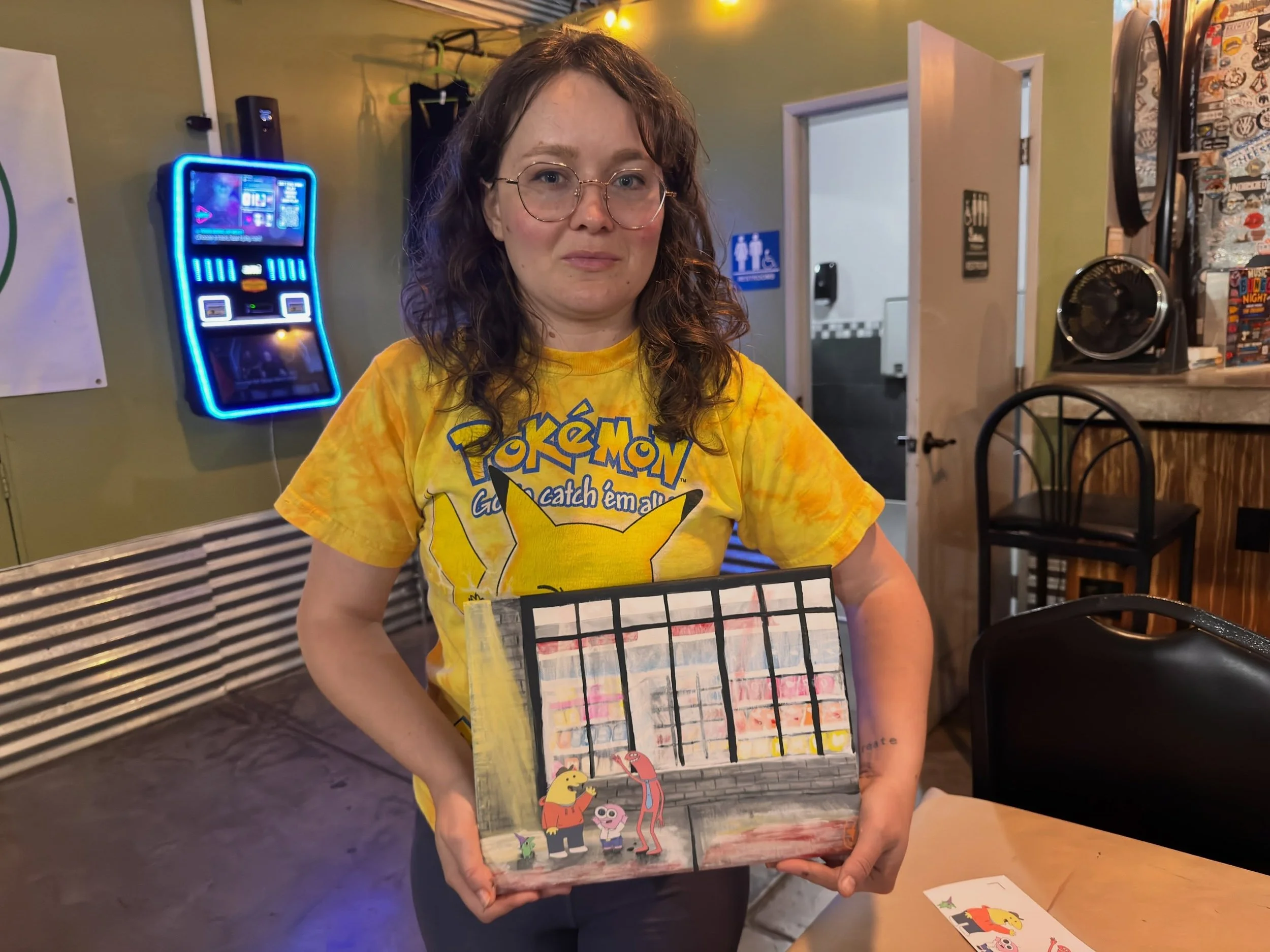 Last night at @localcraftbrewerytehachapi was a more experimental class. I wanted to give thesmilingfriends_ a proper send off! I left the background open for the painter and distributed stickers made on my @sisernorthamerica cutting machine! I&rsquo