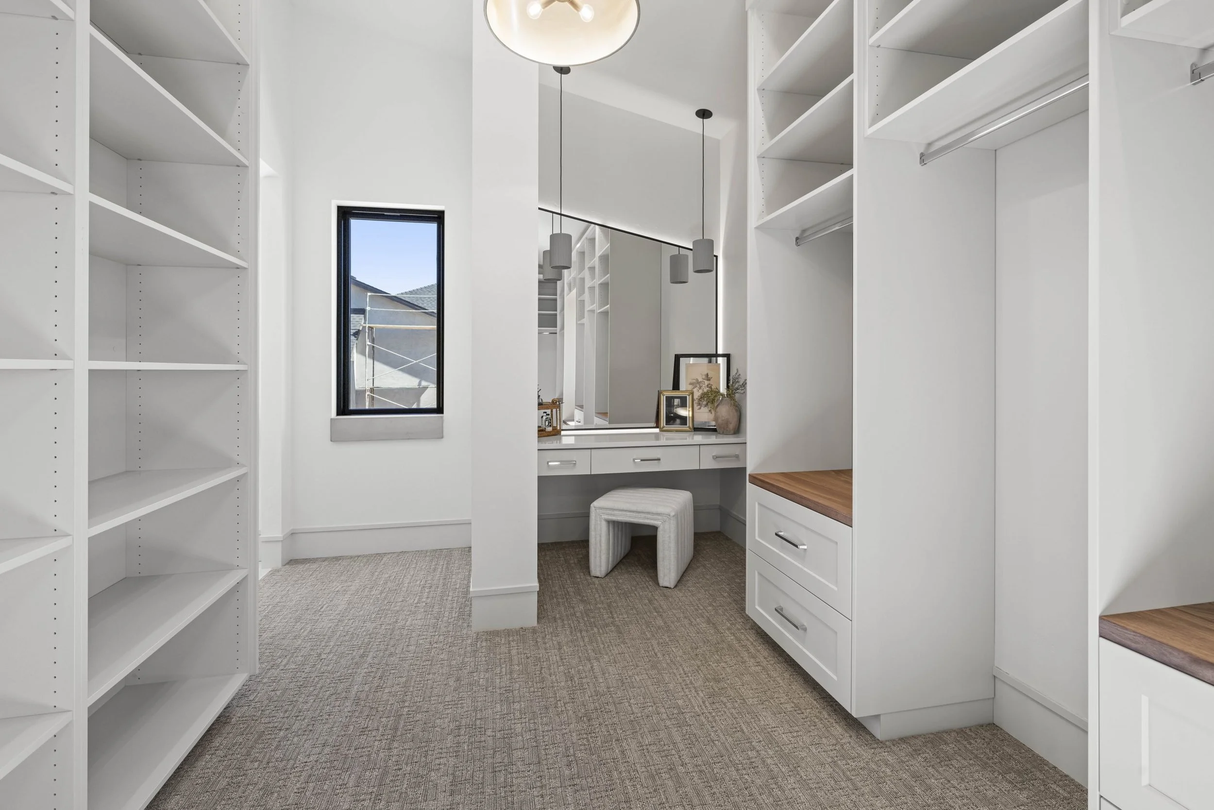 closet carpet.jpg