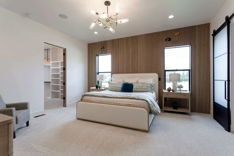 6734d389515d593a02b643a9_4-7masterbed_compressed-p-800.jpg
