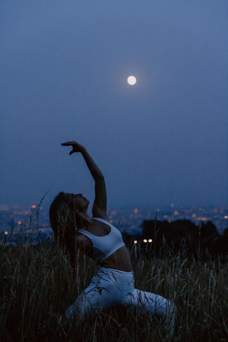 Yoga mit dem Mond - when magic happens.jpeg