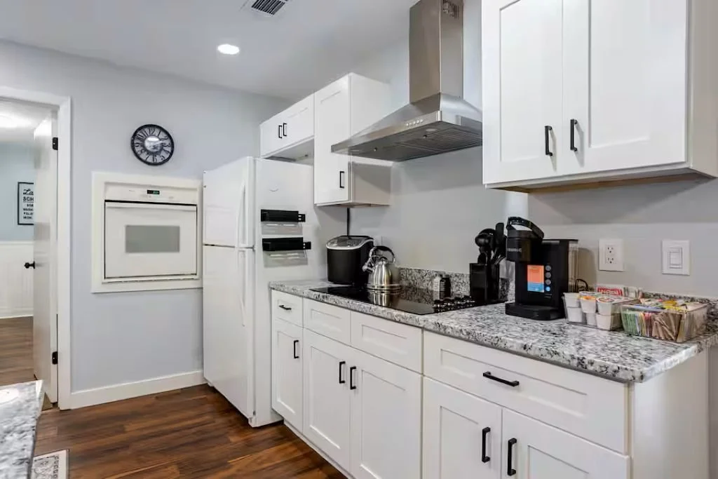 kitchen 1.jpg