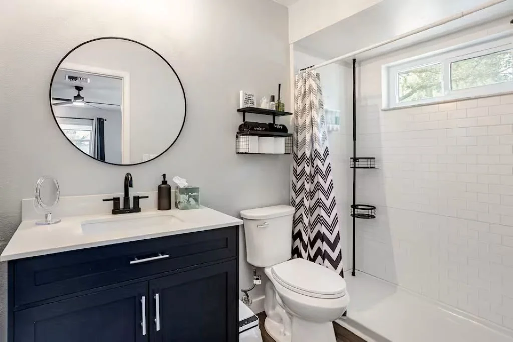 bath room 2.jpg