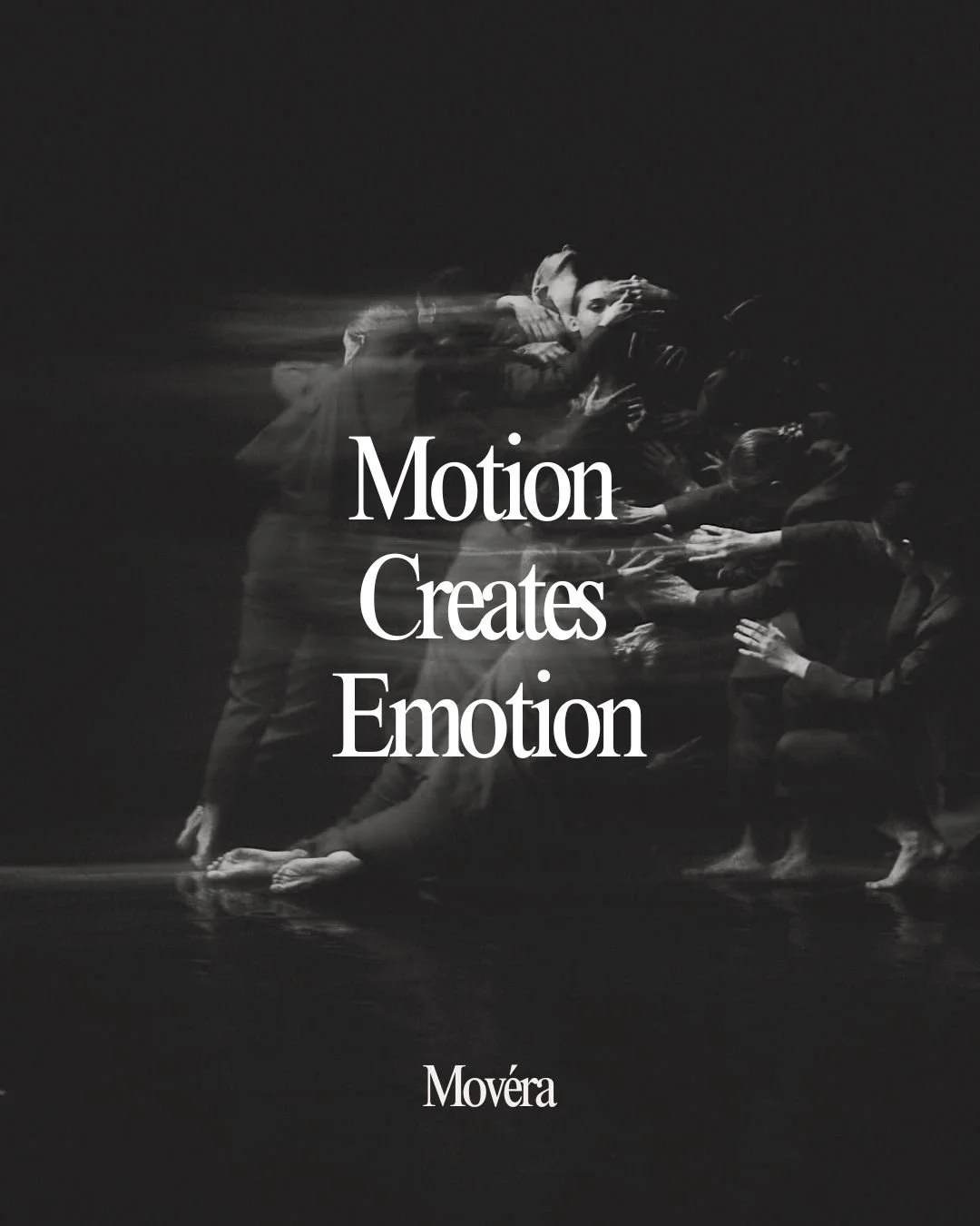 Black and white bilde av mennesker som danser, med teksten "Motion Creates Emotion" og "Movéa" i midten.