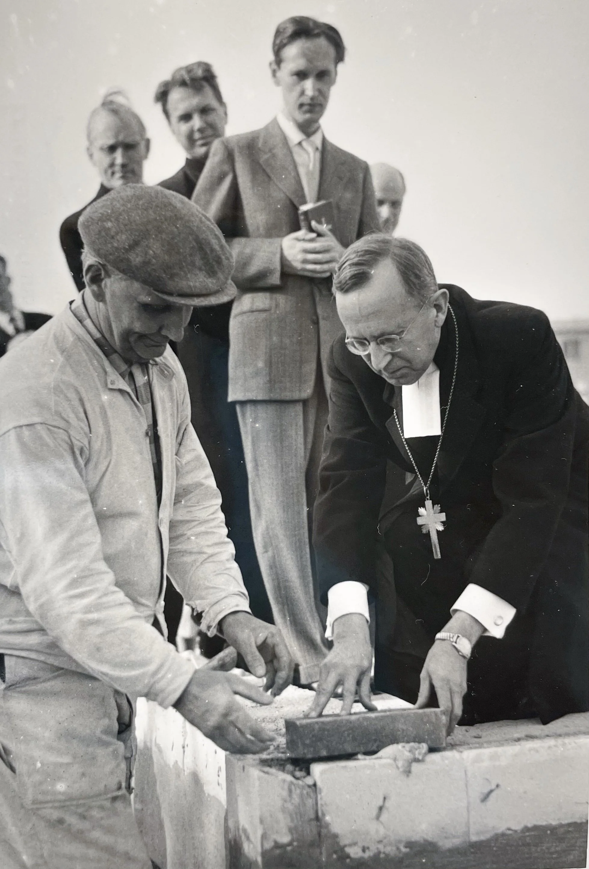 Första stenen läggs för Sankt Ansgars studenthem i Uppsala 1959.