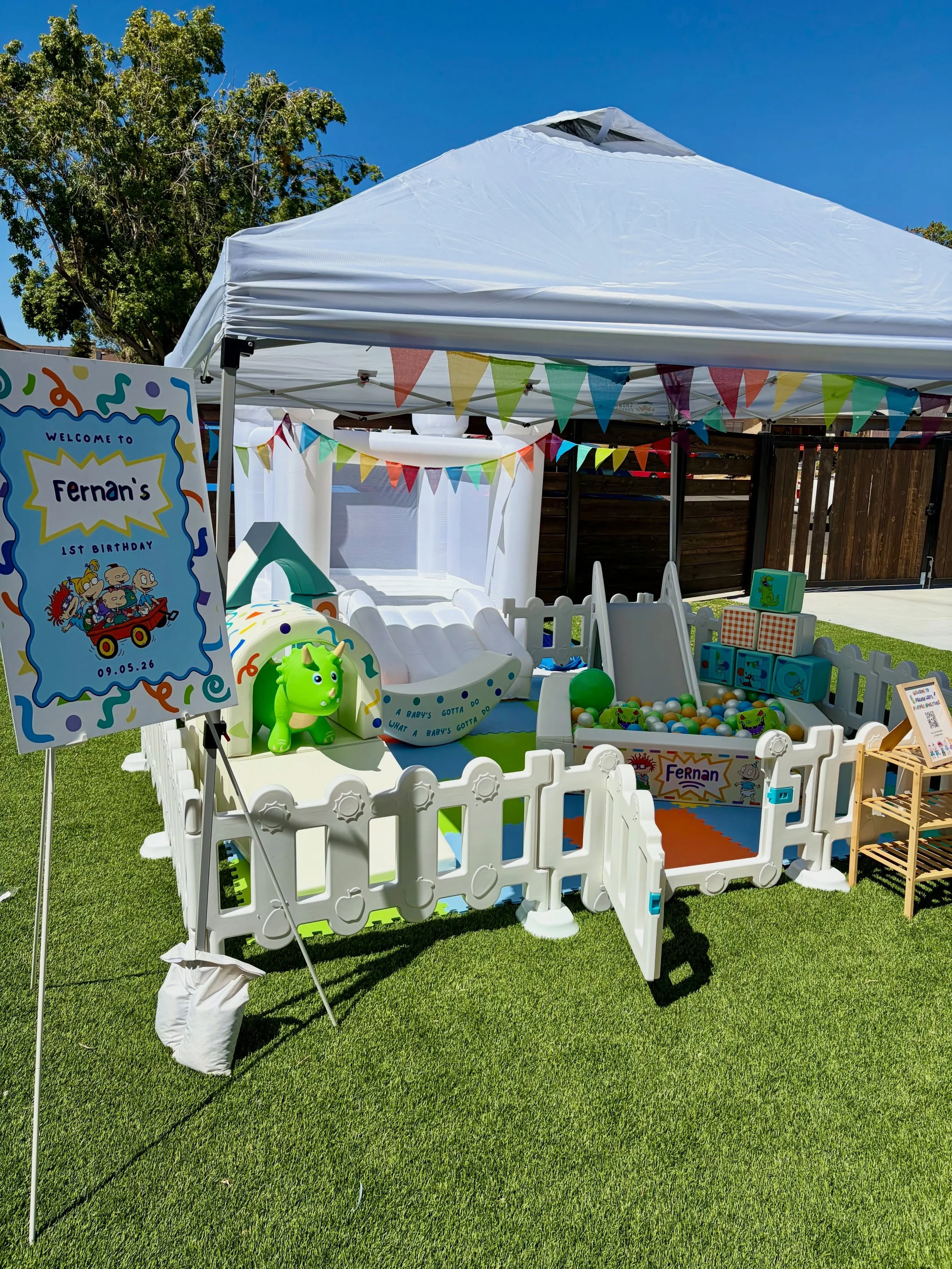 A little throwback for the grown-ups, a whole lot of fun for the littles 💙💚🧡
Absolutely LOVED this nostalgic theme!

This time, we had the pleasure of working with @designedbysaddai to bring this Rugrats playpen adventure to life, featuring her cu