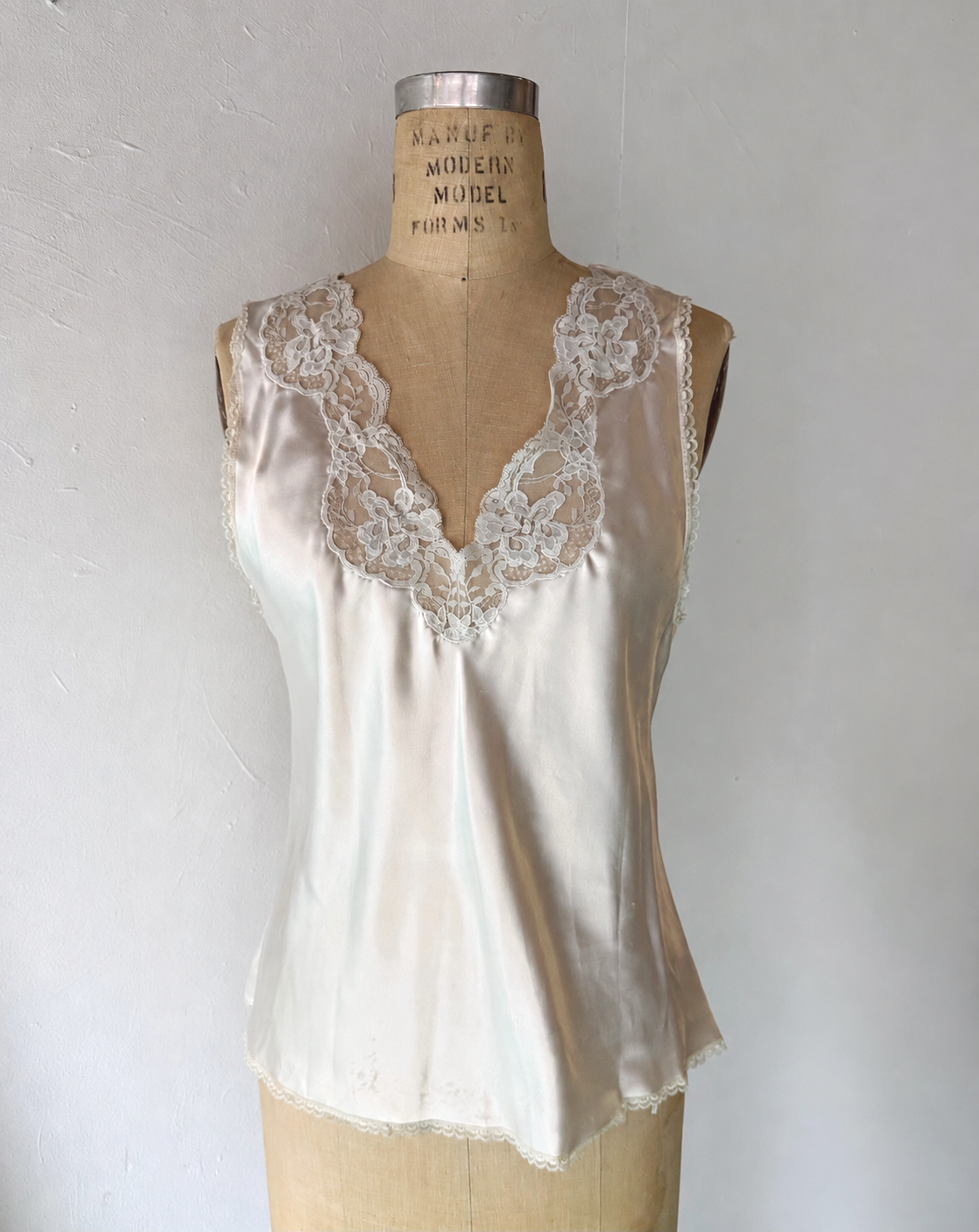 Le+Gray+Vintage+satin+lace+camey+1.png
