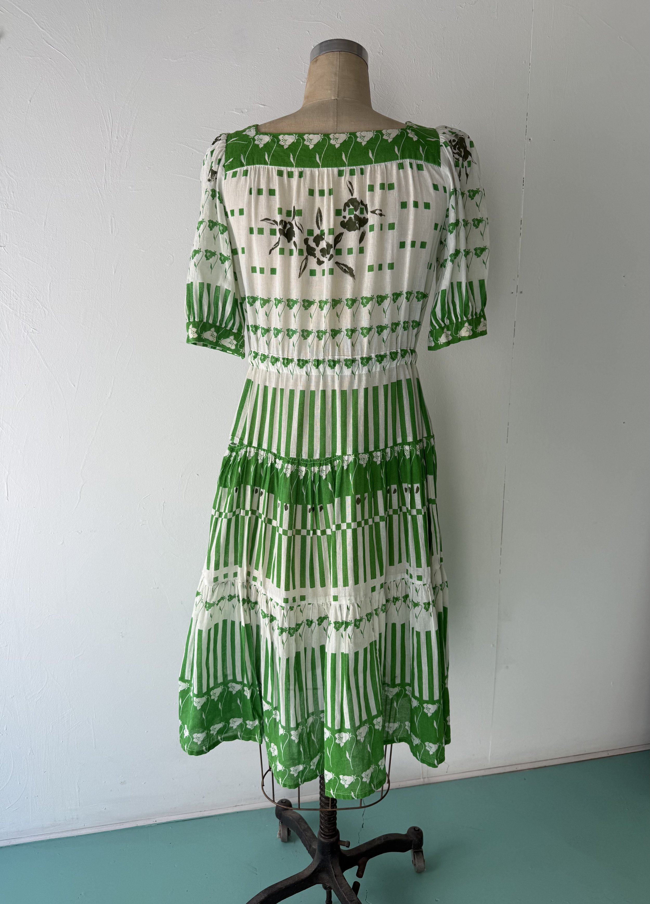 60's Cotton Framhouse Dress 2.jpg