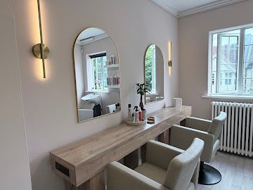 What Happens During a Hair Consultation? Questions Your Hairdresser Should Ask