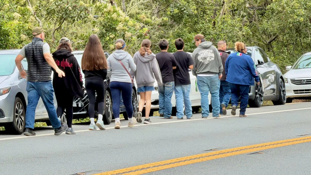 Families and other large groups must walk in the highway.