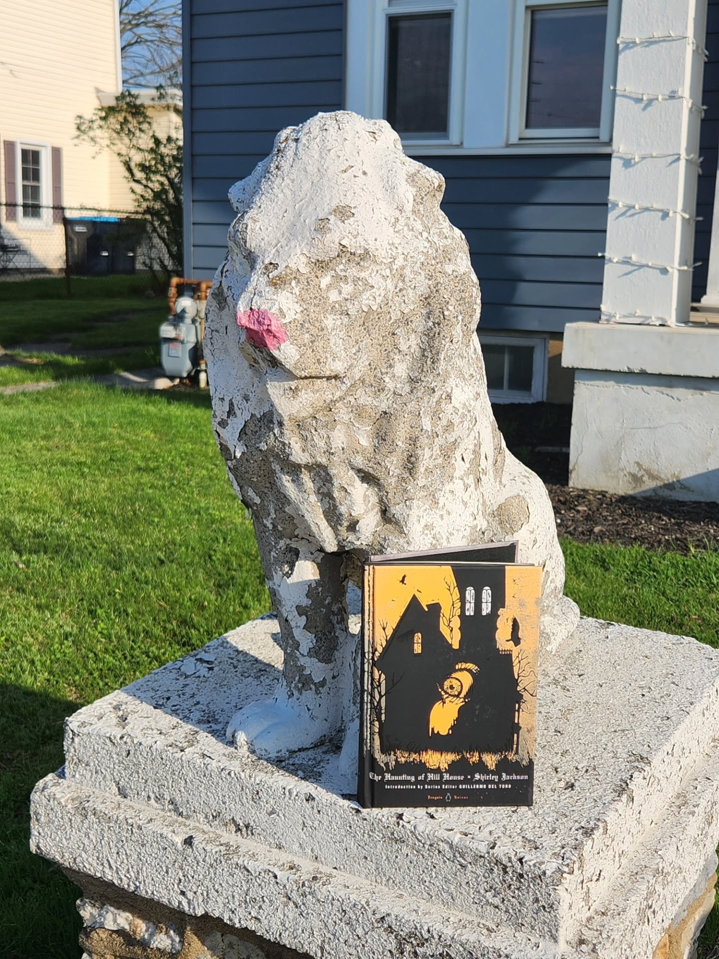 "To learn what we fear is to learn who we are. Horror defies our boundaries and illuminates our souls."

- Shirley Jackson, "The Haunting of Hill House"

#BookClub #reader #booklover #horror