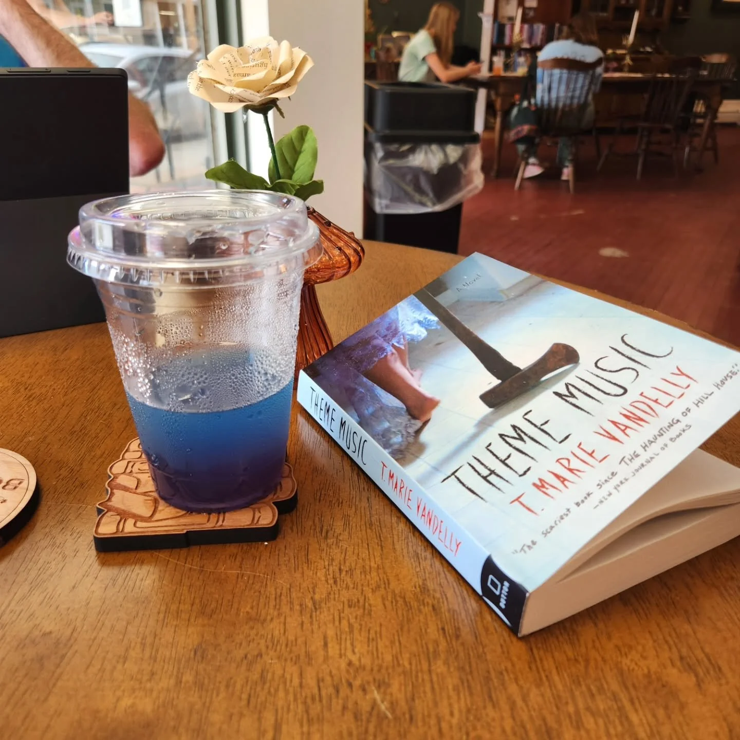 Went out to write, but my laptop was dead. So I got a jump on the next Horror Book Club pick at @bookbarus

Last weekend for the Jaws in a Cup 🦈 I ate my gummy shark but I assure you it was cute

#bookstagram
#books #indiebookshop #reader #booklover