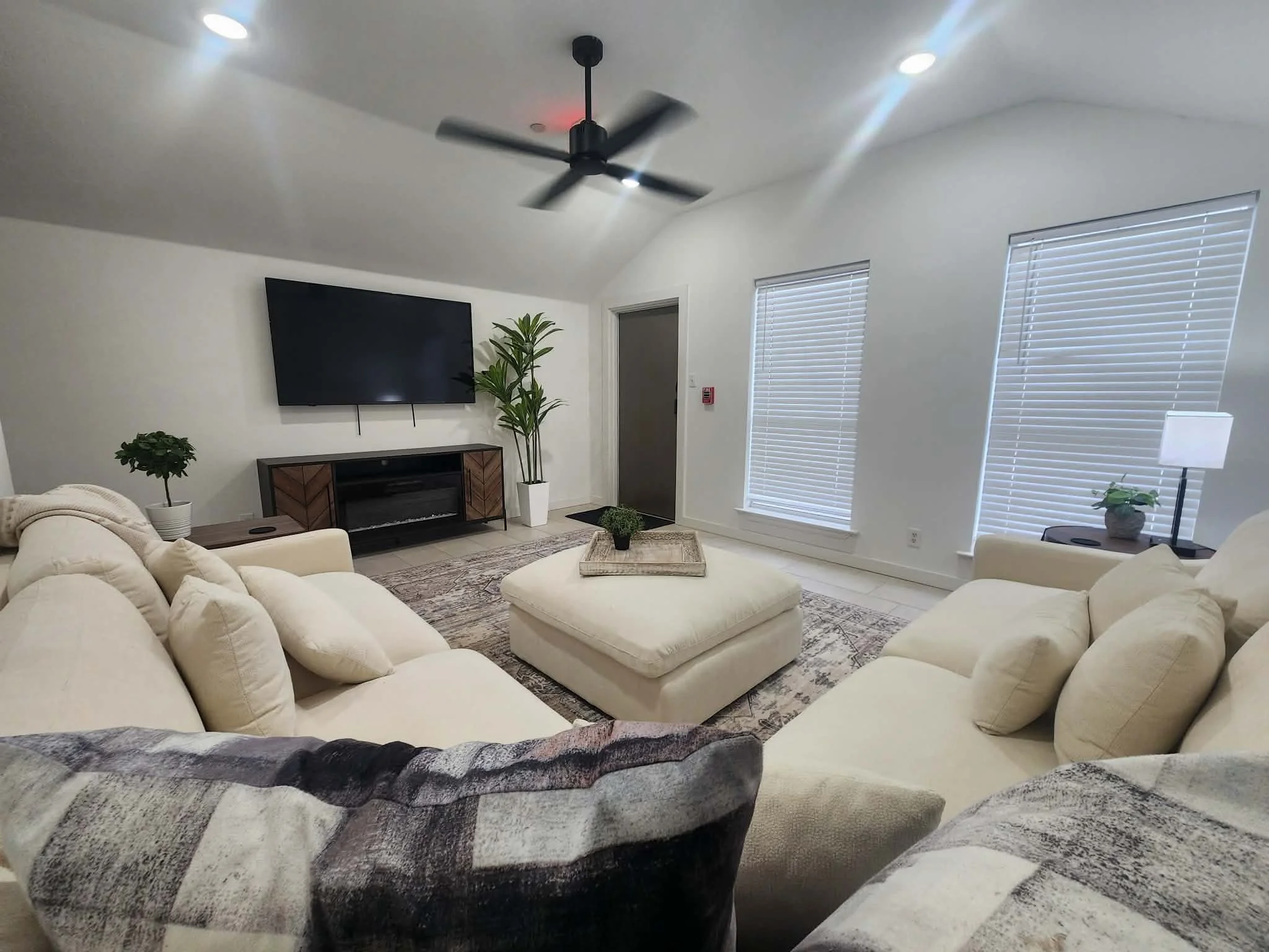 Lounge meeting suite in Arlington, Texas for collaborative meetings, networking events, and small group sessions.