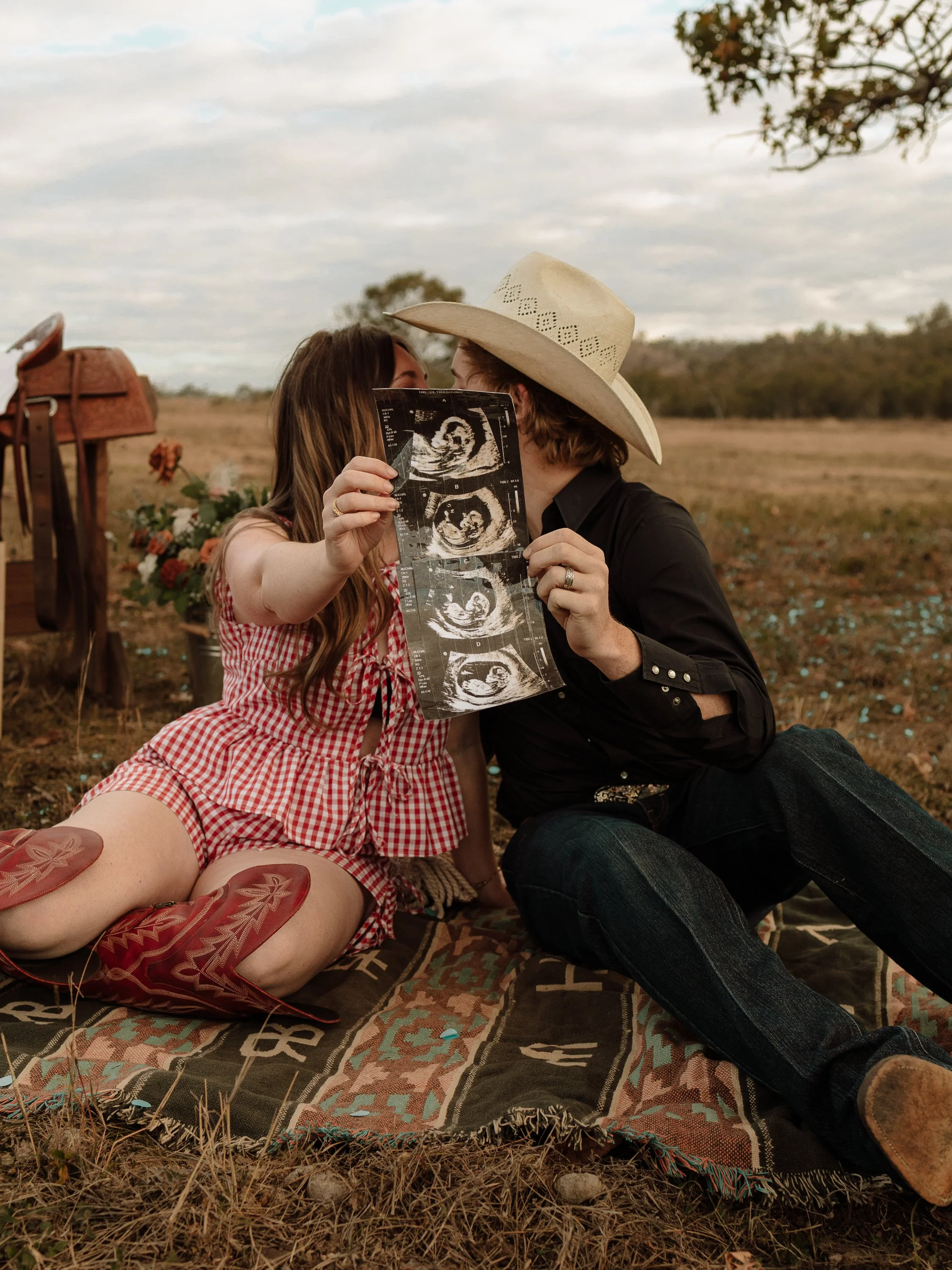 Outdoor pregnancy annoucement photography session by The COWGRL Edit