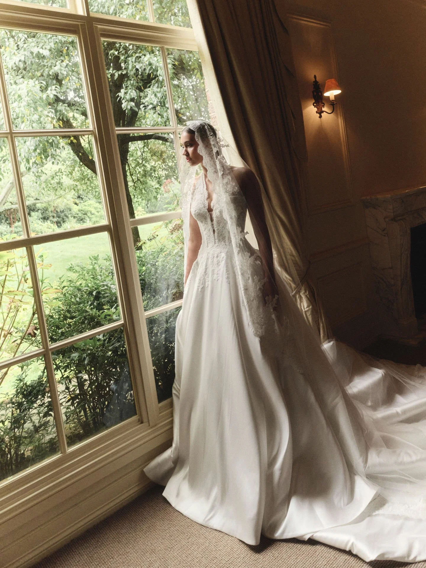 Leah-Da-Gloria-Wedding-Gown-Veil.jpg