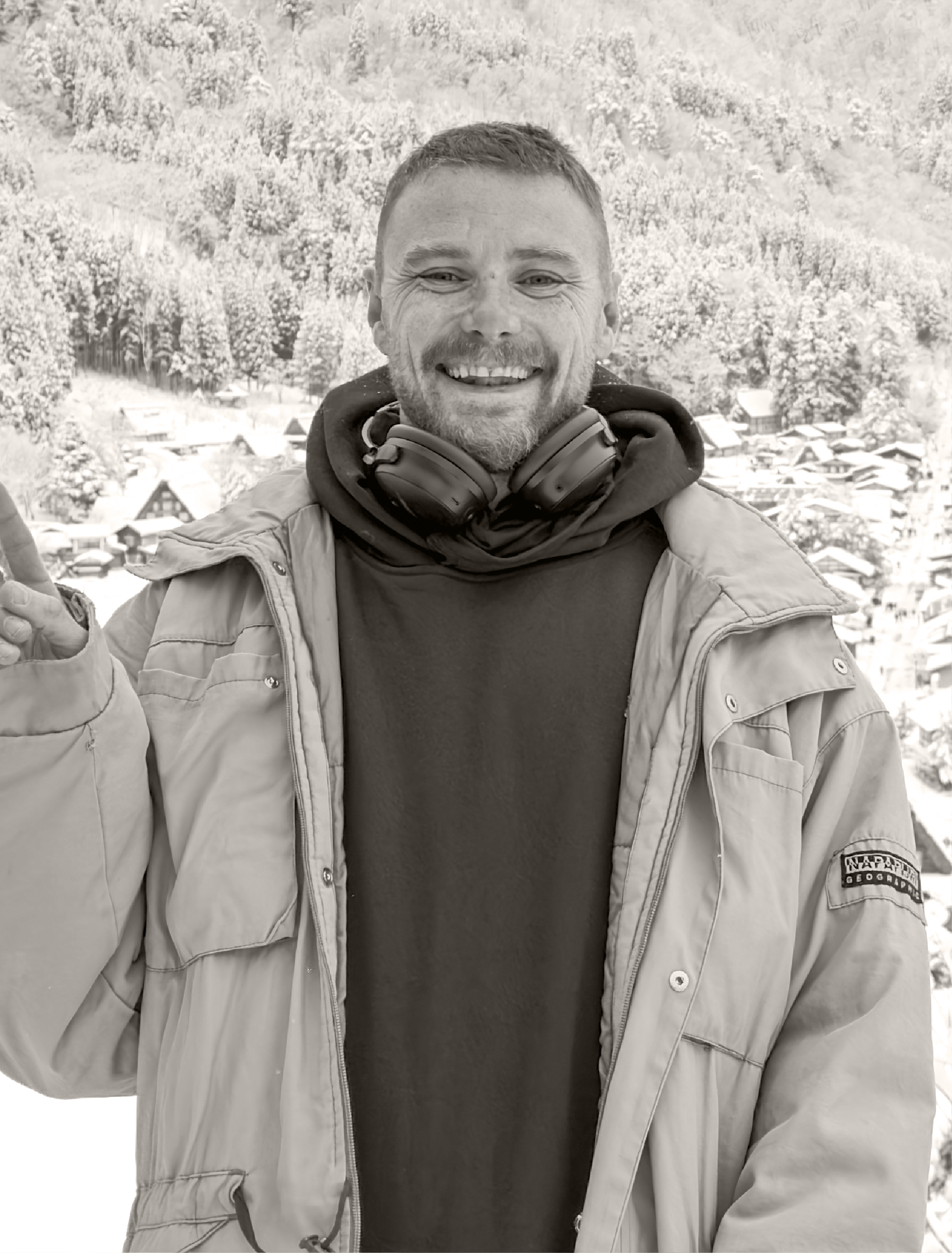 Nathan Riddington is an Australian graphic designer and illustrator specialising in branding, illustration, educational design and digital experiences.