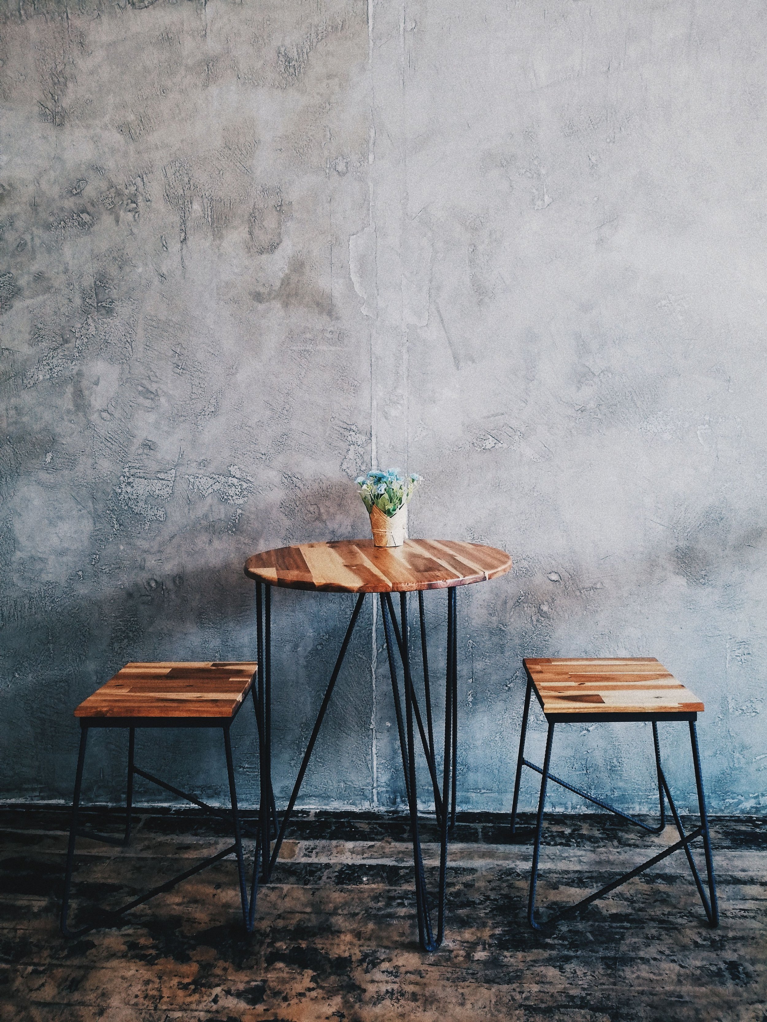 Small café table with two empty chairs, symbolizing distance and disconnection in relationships