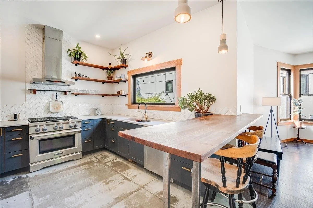 _10373046_21-Interior_Kitchen.jpg