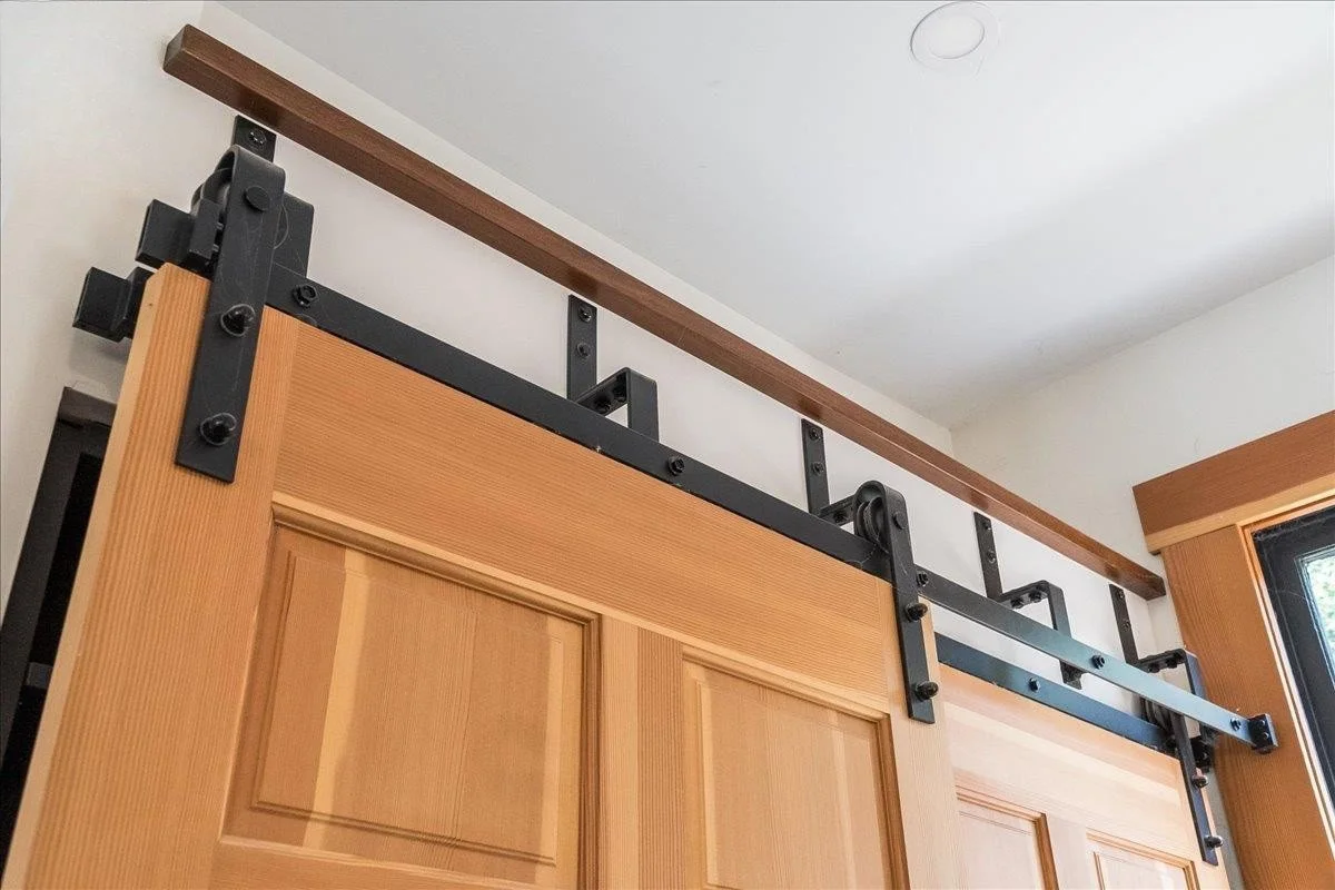 _10373046_18-Interior_Detail-BarnDoor.jpg