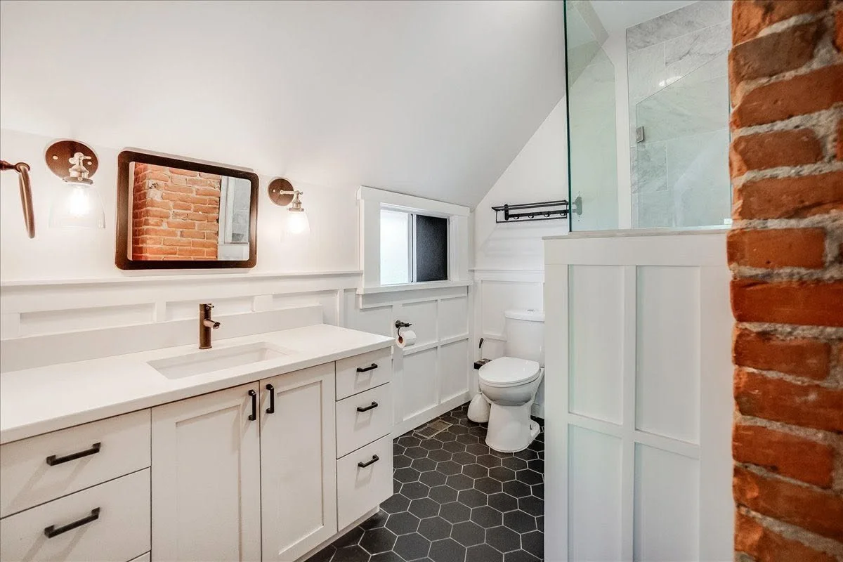 L2_Int-Master_Bath_01.jpg