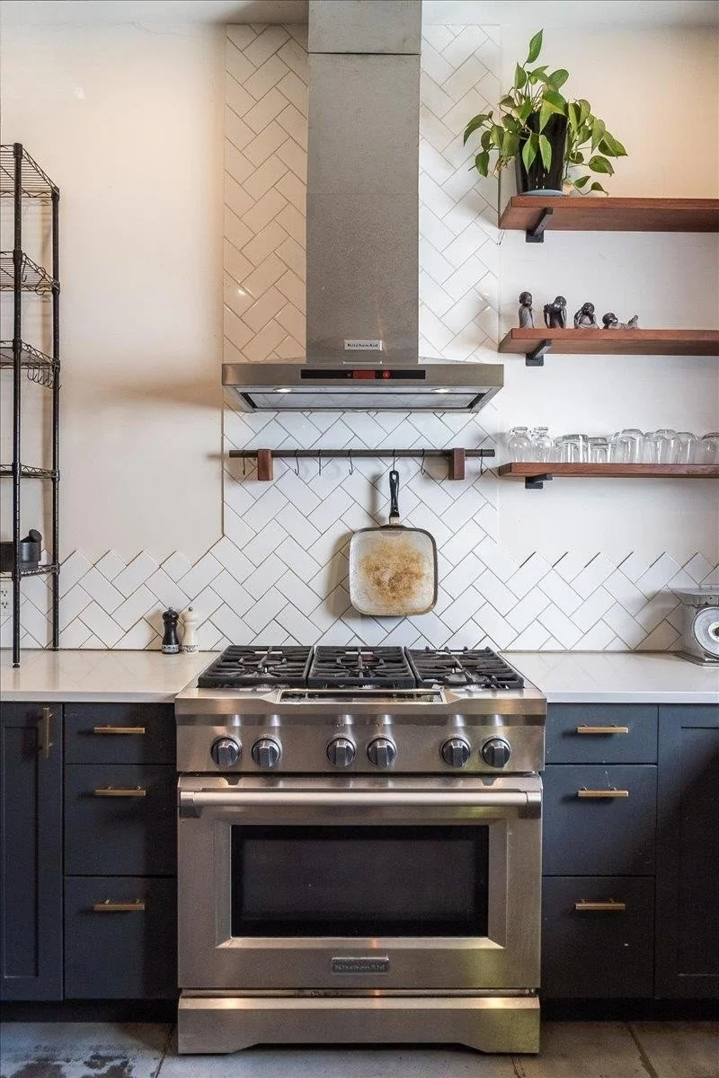 _10373046_27-Interior_KitchenStove.jpg
