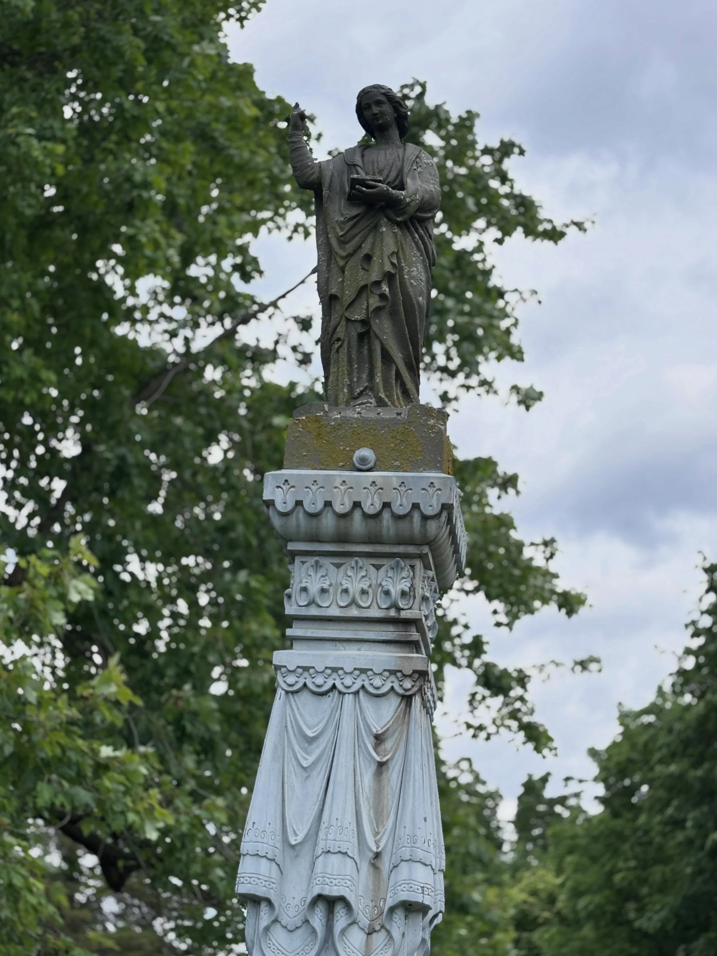 An impromptu trip to a local cemetery led to finding thid beauty. 

Wesley Chapel Cemetery
Hilliard, Franklin, Ohio

#cemeteriesofinstagram #ohiohistory #headstone #genealogy