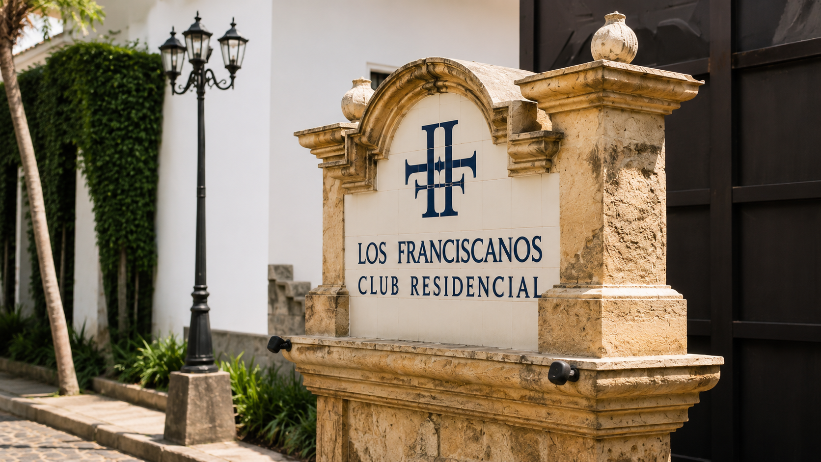 Entrada del club Los Franciscanos.png