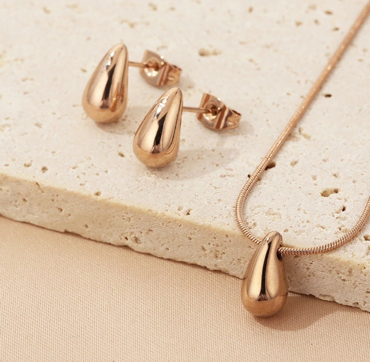 Raina Dewdrop Set