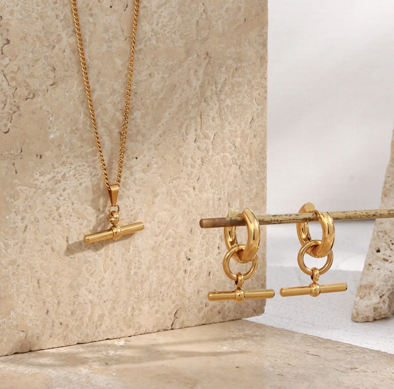 Marlowe Toggle Set