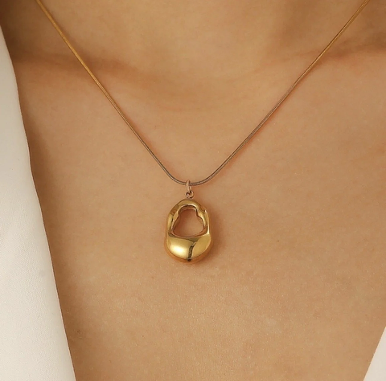 Solene Pendant Necklace