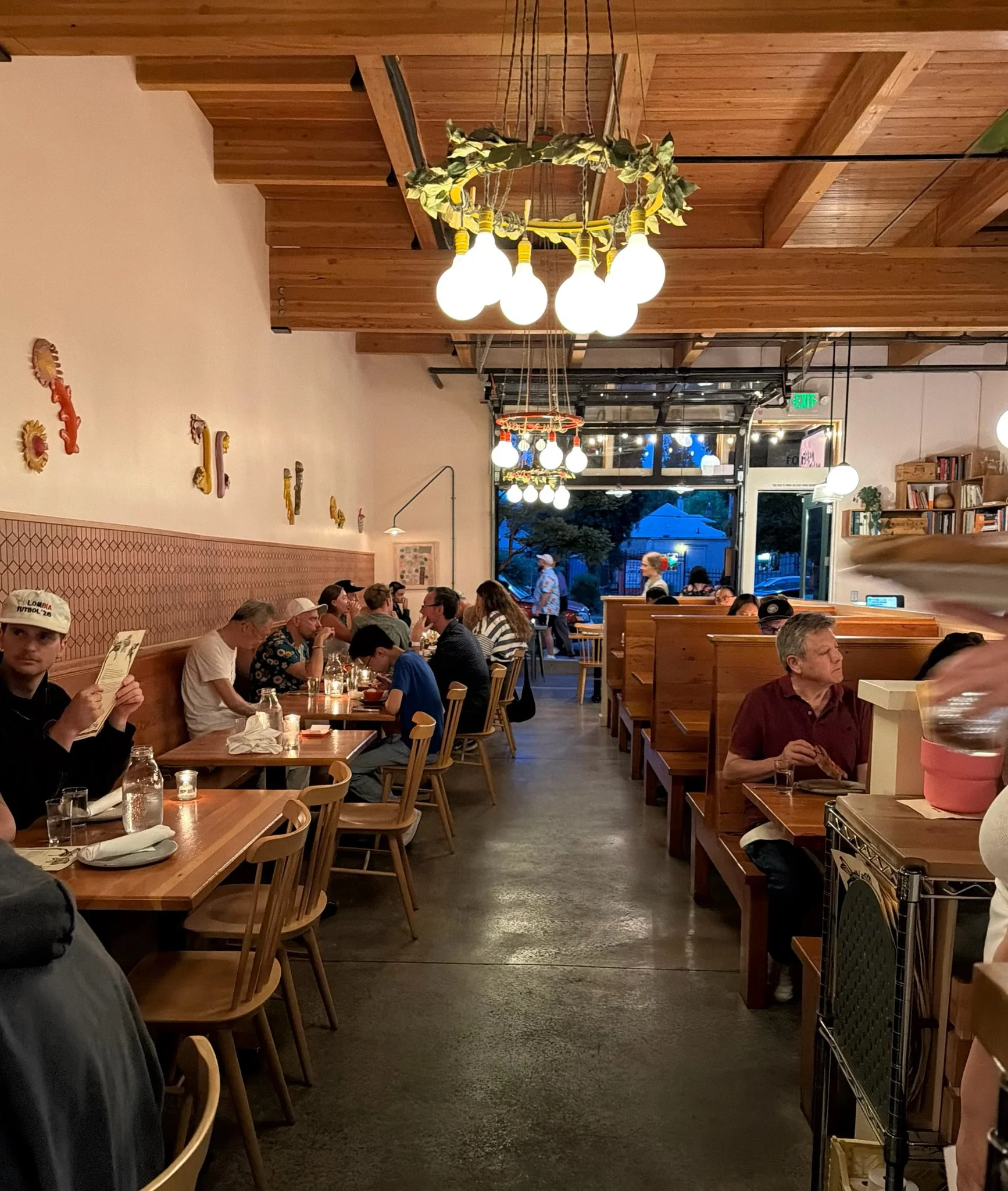 LovelysFiftyFifty_Restaurant_9.JPG