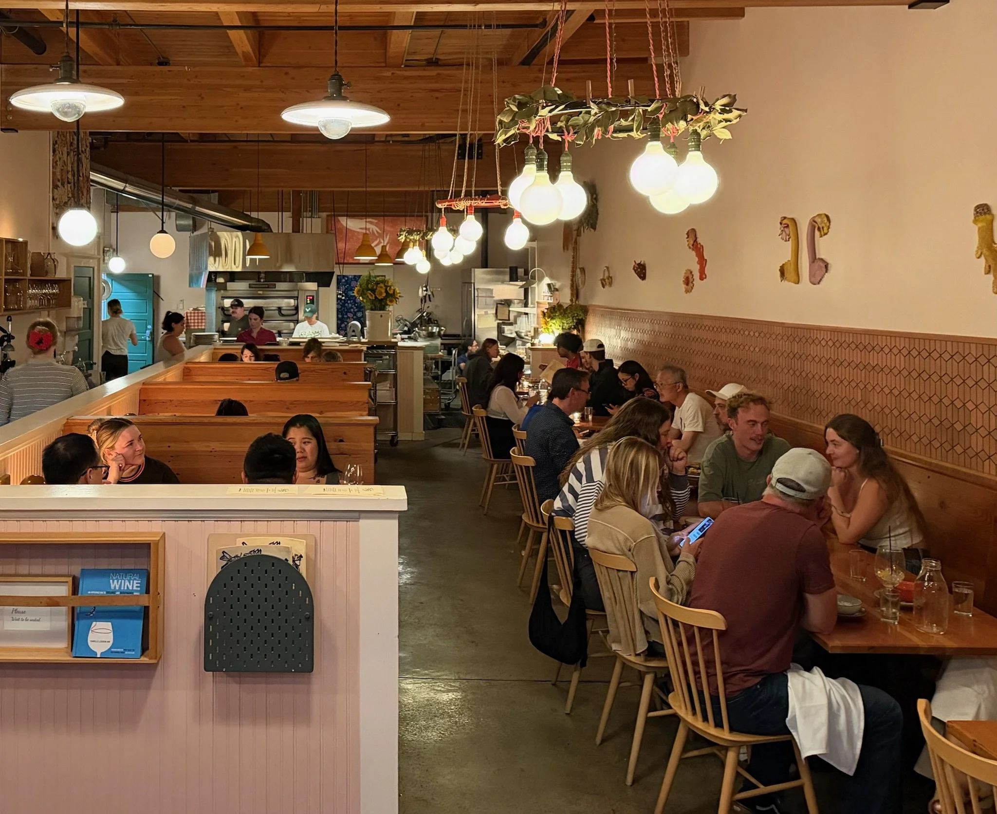 LovelysFiftyFifty_Restaurant_8.JPG