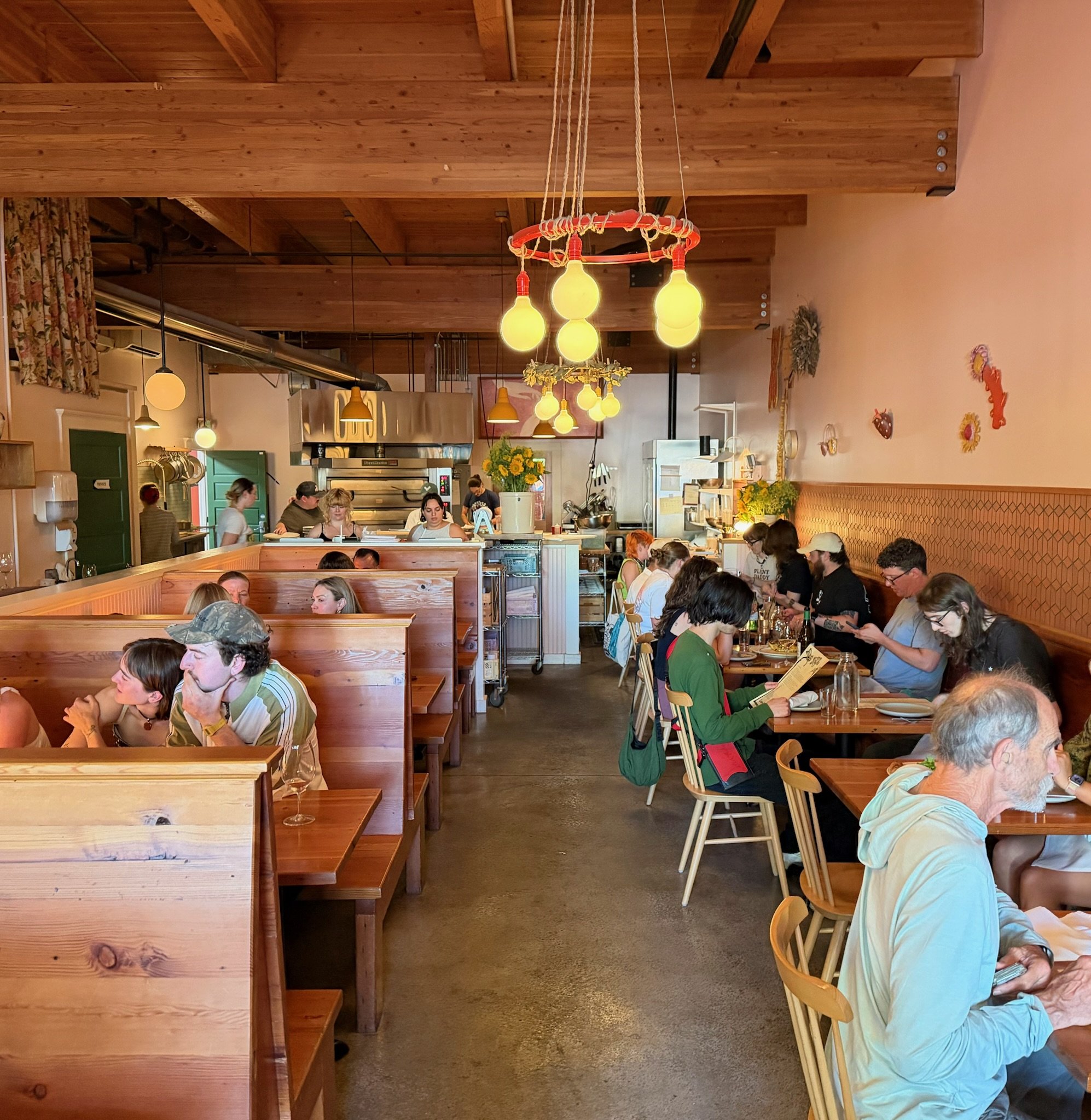 LovelysFiftyFifty_Restaurant_7.JPG