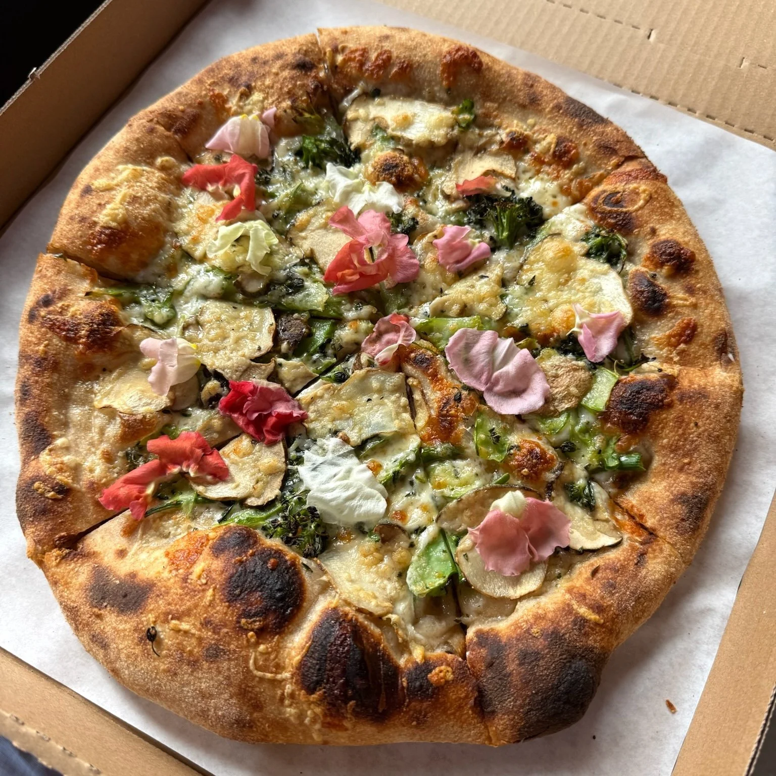 LovelysFiftyFifty_Pizza_15.JPG
