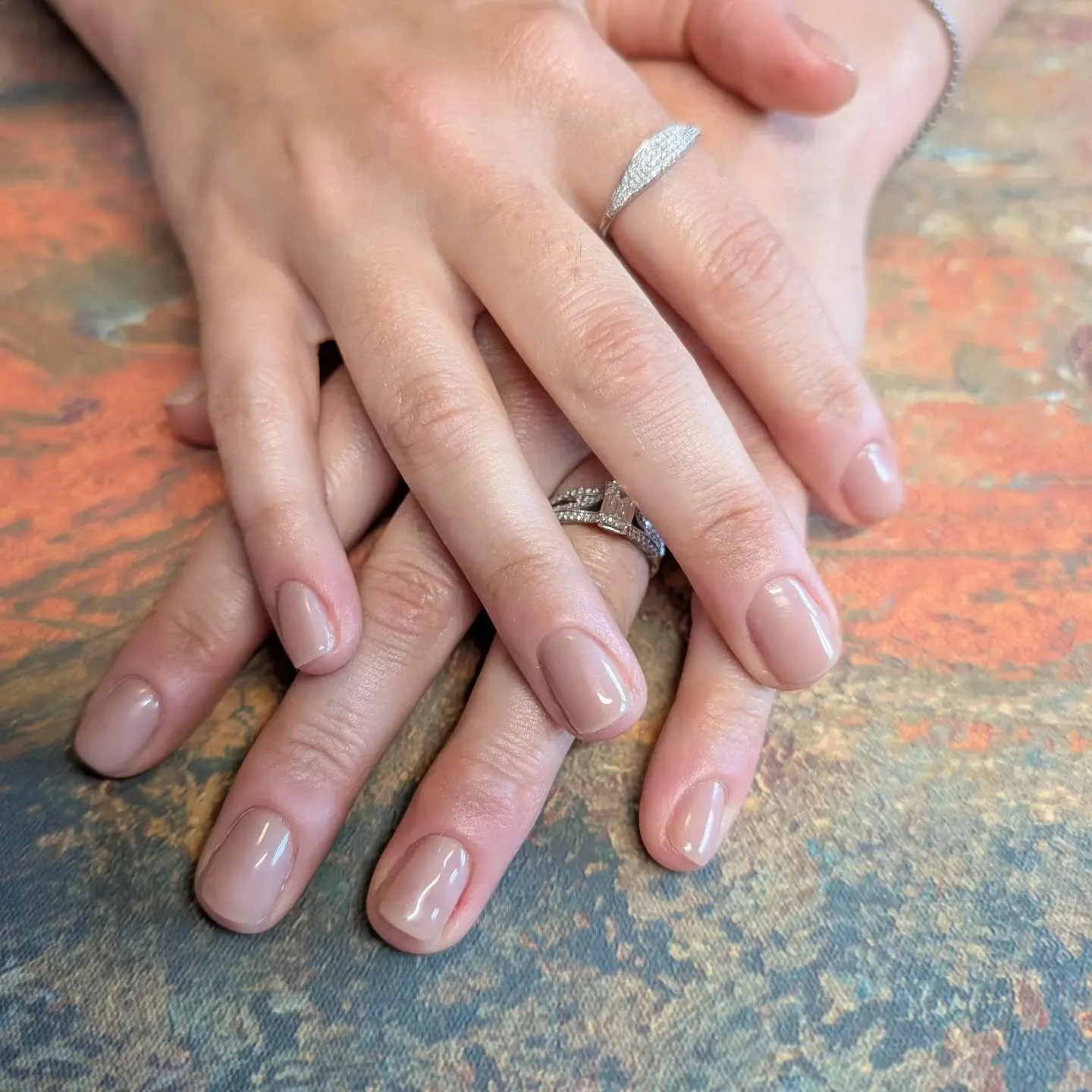 The basics, not basic

Gel manicure 

#setnailstudio 
#camphillpa 
#mechanicsburgpa 
#carlislepa 
#harrisburgpa