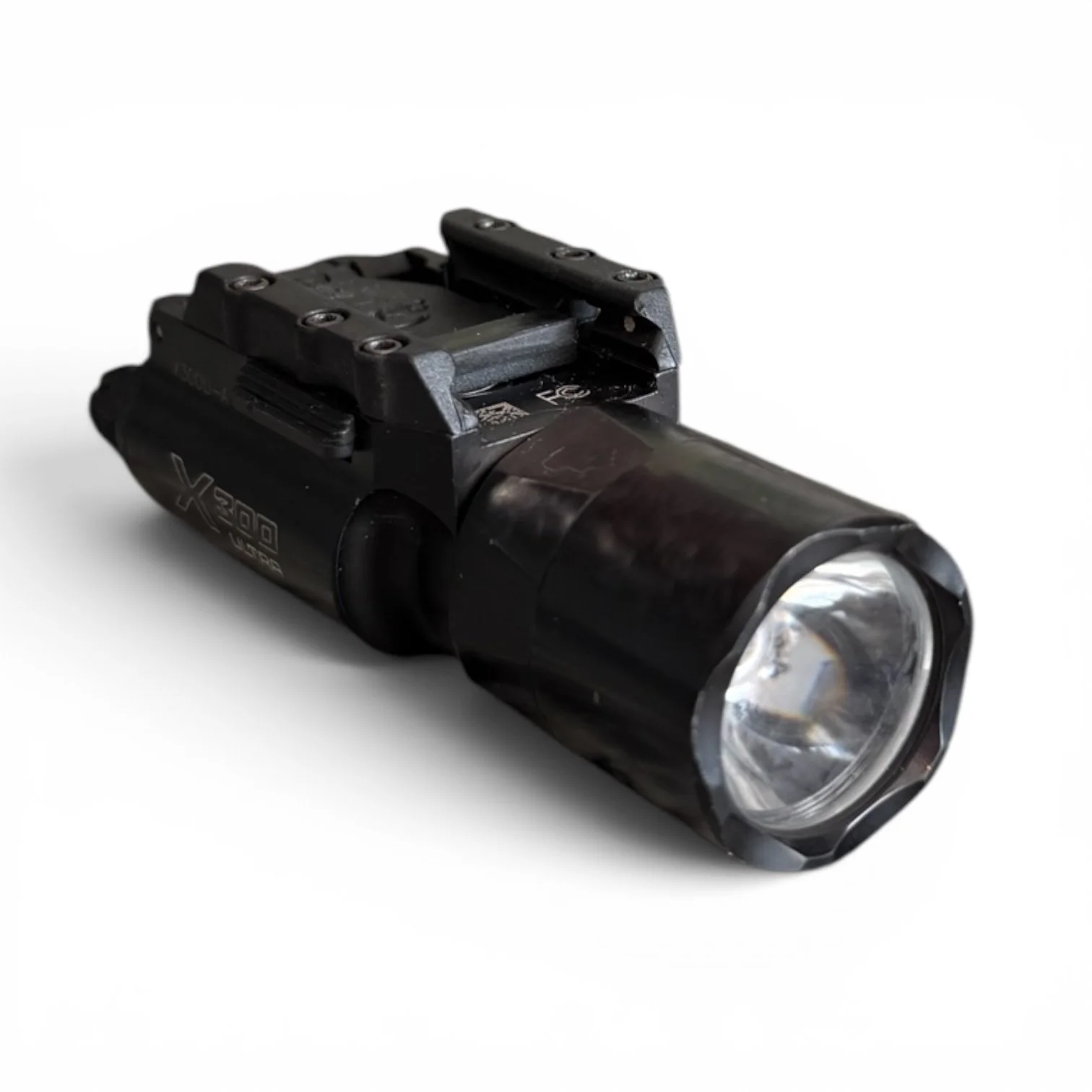 This one doesn’t really need an introduction. You and me know that this is probably the most premium light for pistols.