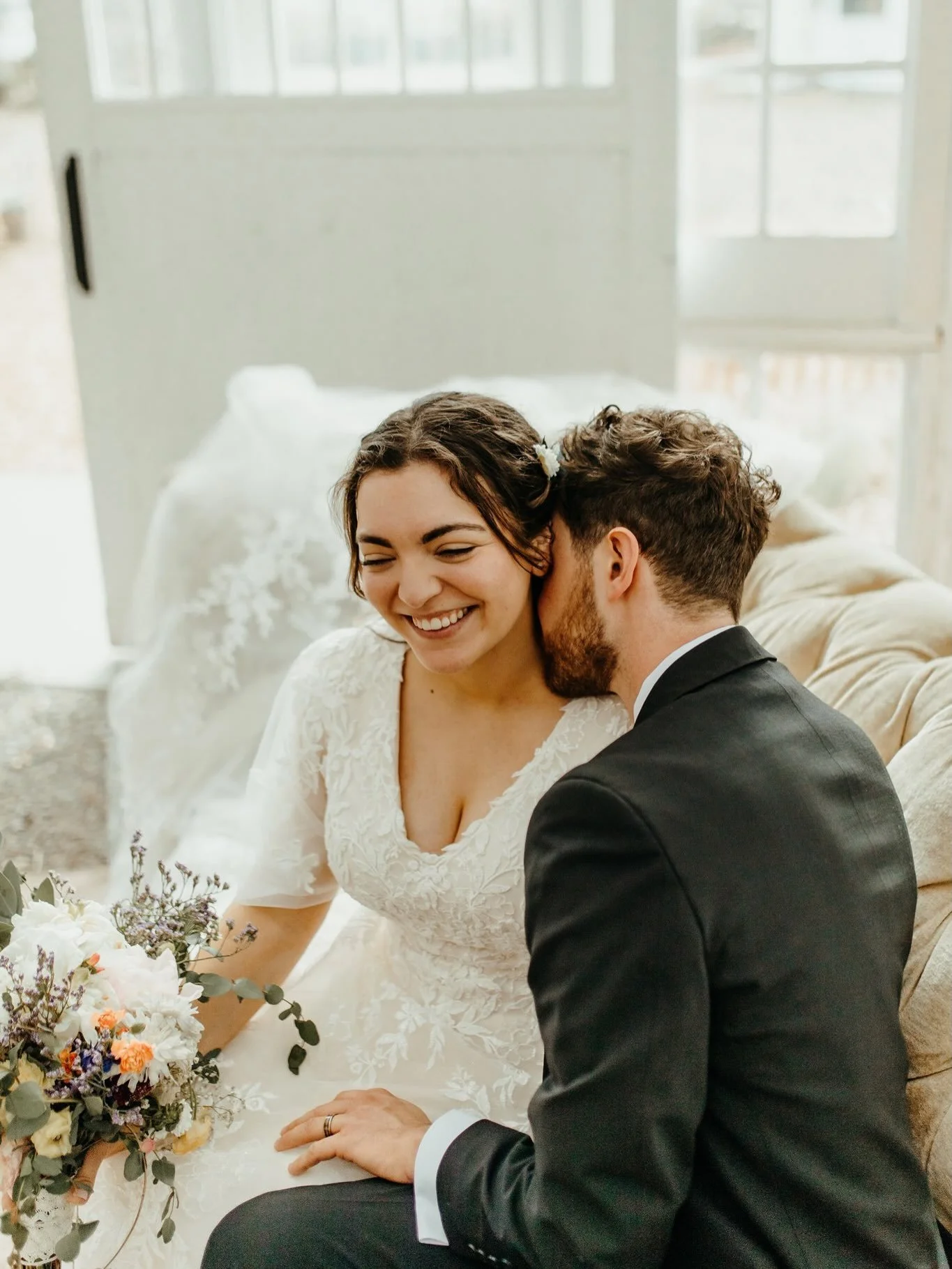 Google, please search farmhouse wedding images. 

We&rsquo;re obsessed with this venue, The Kinlands. Gorgeous light, nuanced decorations, warm, rich tones. 

#utah #wedding #photographer #farmhouse #yes 

@thekinlands