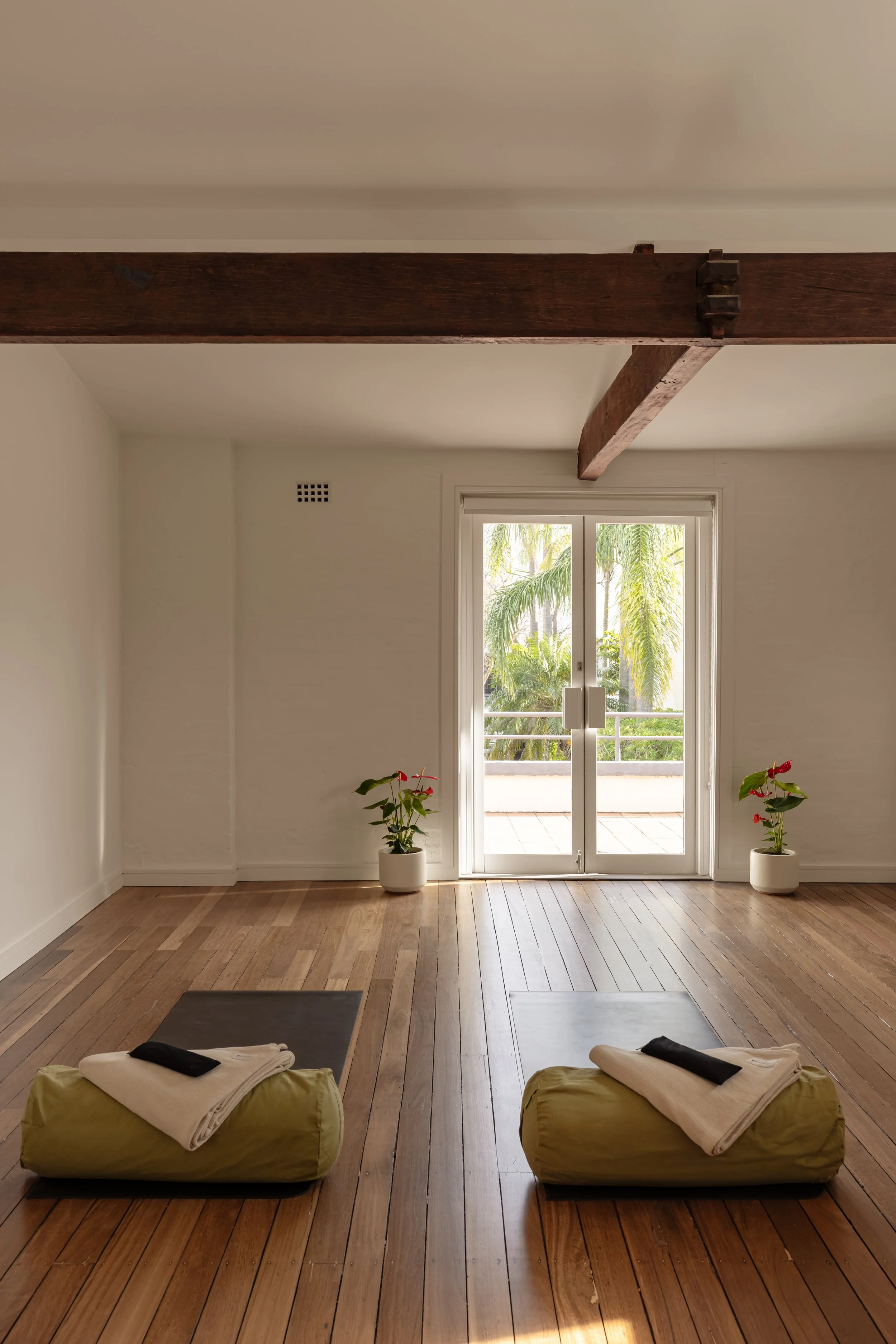 Light-filled upstairs space at Flow Republic, a premium yoga studio in Rozelle, Sydney with calming interiors.
