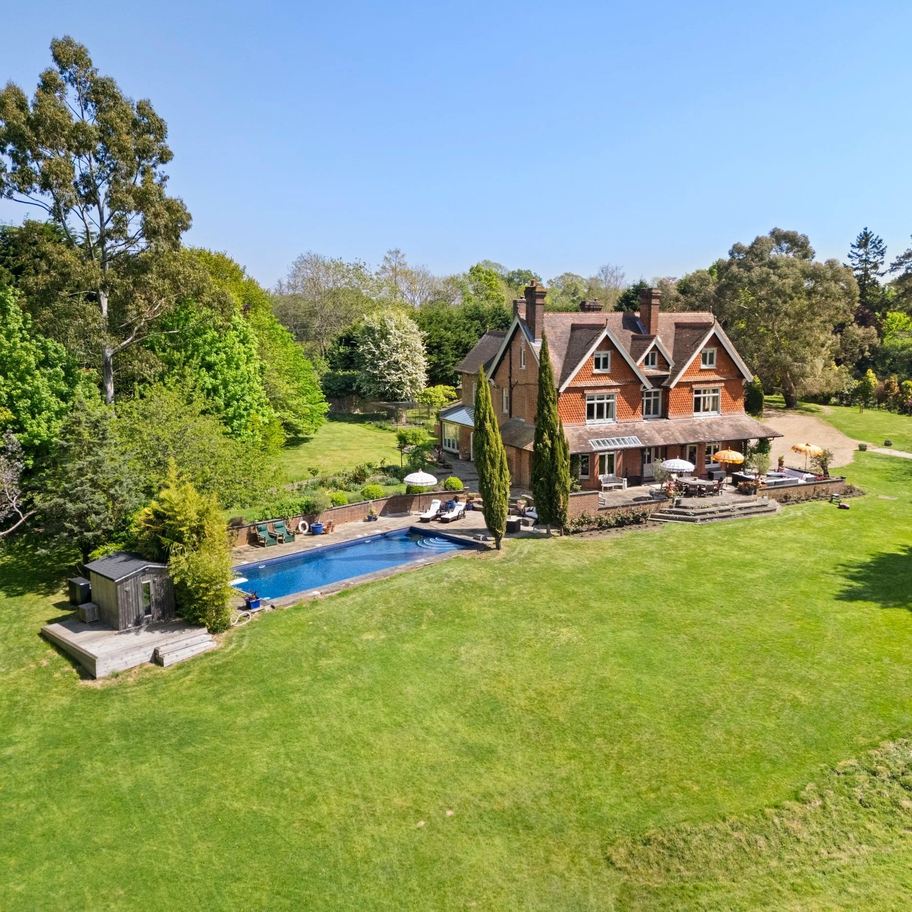 1+-+Barrihurst+House+GU6.jpg