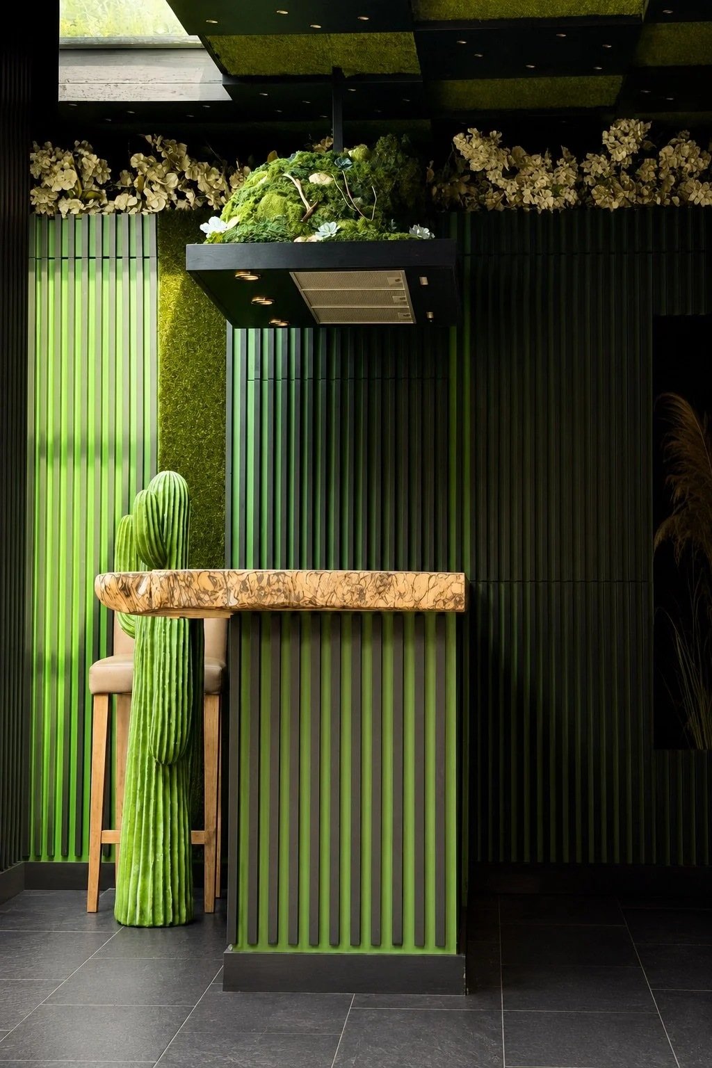 040_interiors_sculptural-green-kitchen.jpg