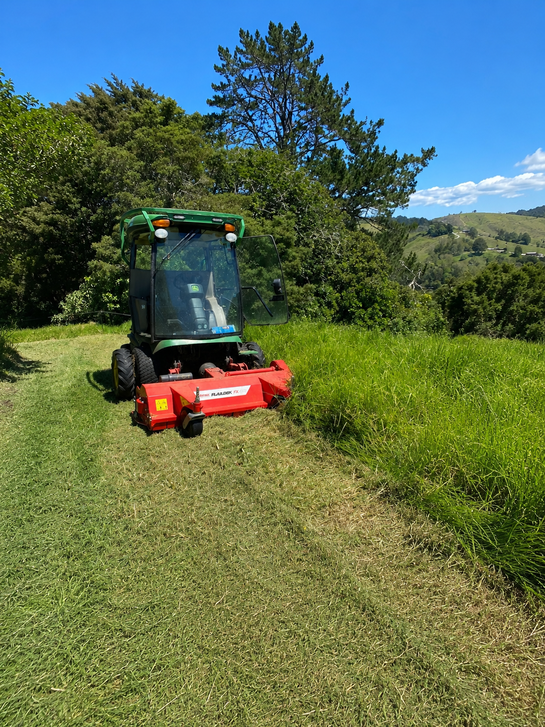 John Deere 1585 Flail mowing overgrown kikuyu in Waiwera